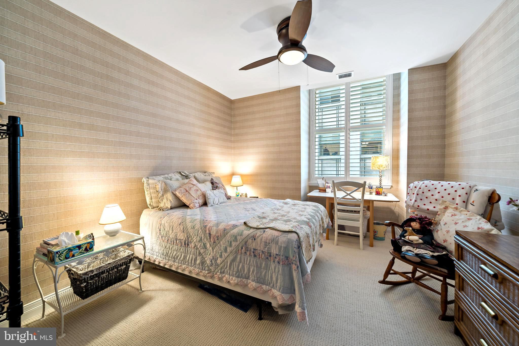 LOGAN SQUARE - Residential