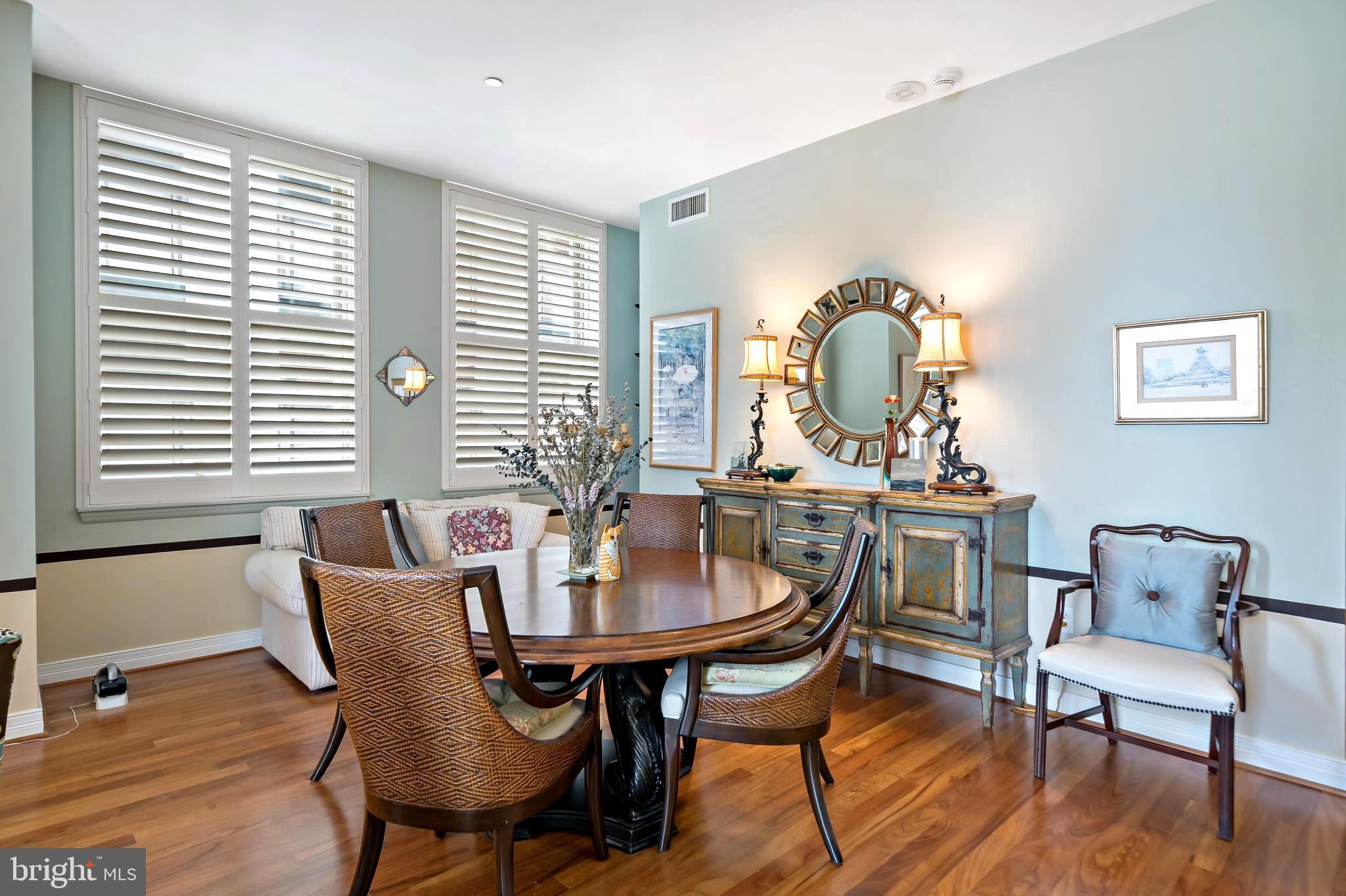 LOGAN SQUARE - Residential