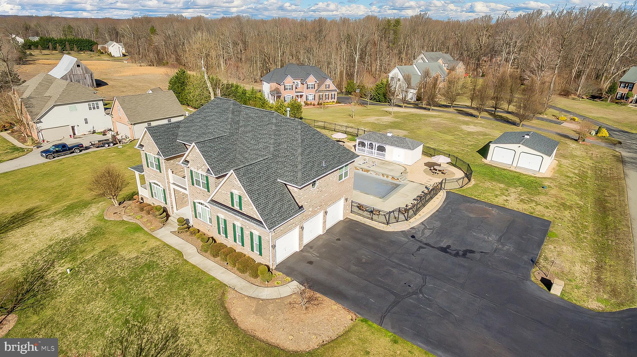 OAKWOOD MANOR - Residential