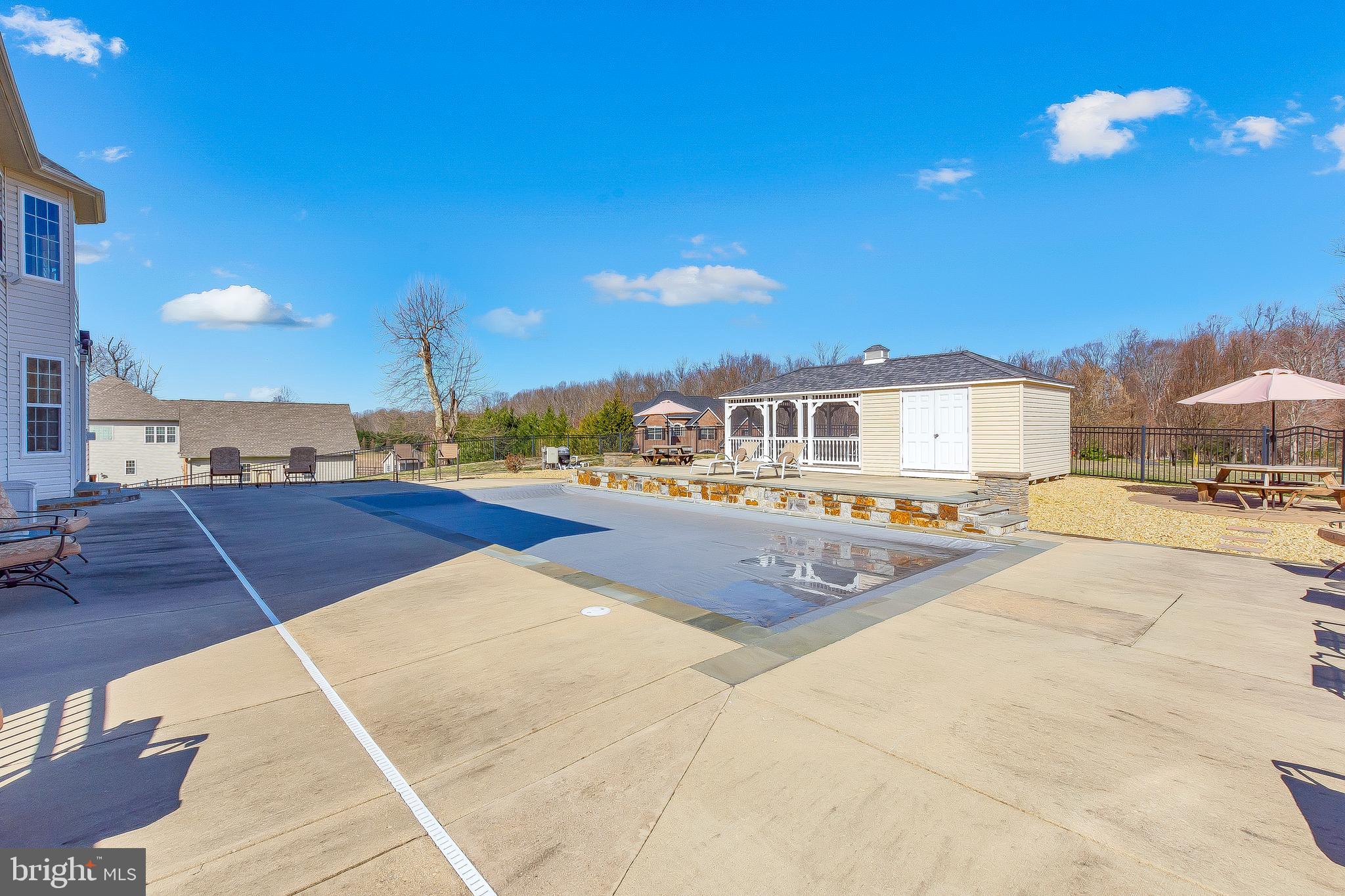 OAKWOOD MANOR - Residential