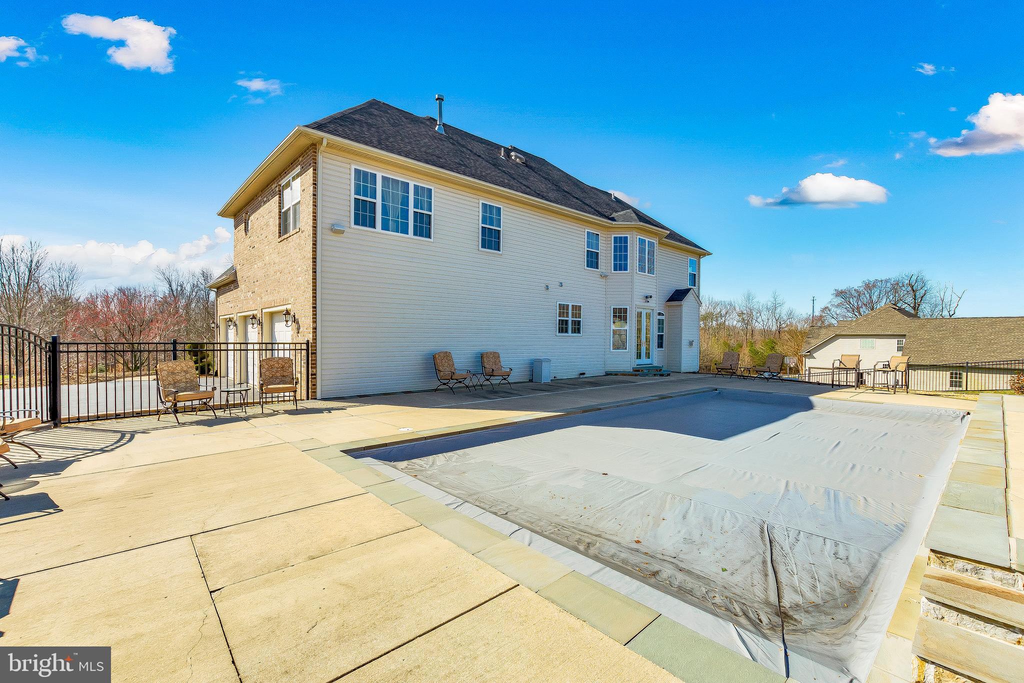 OAKWOOD MANOR - Residential