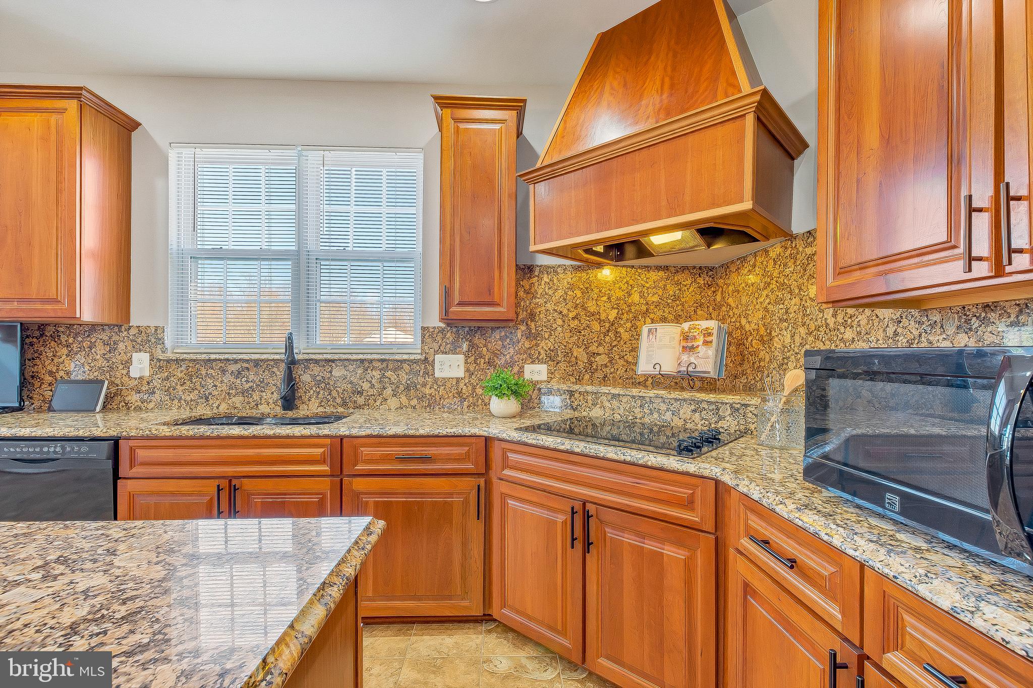 OAKWOOD MANOR - Residential