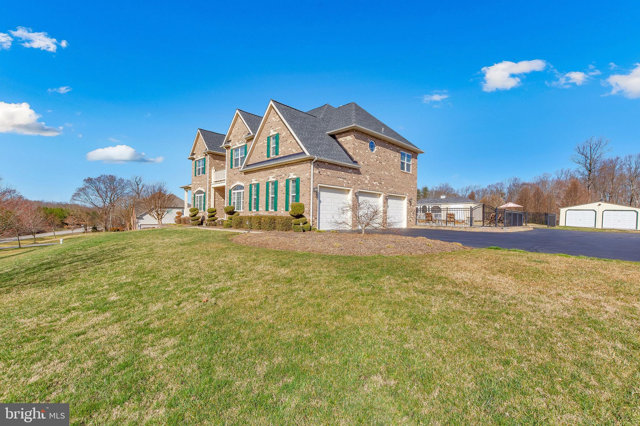 OAKWOOD MANOR - Residential