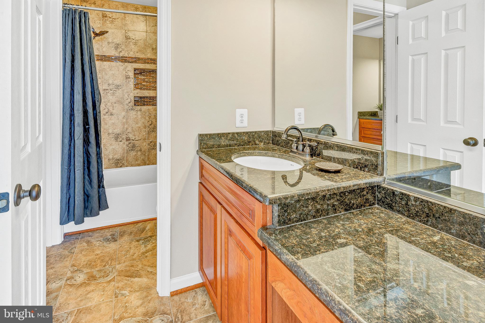 OAKWOOD MANOR - Residential