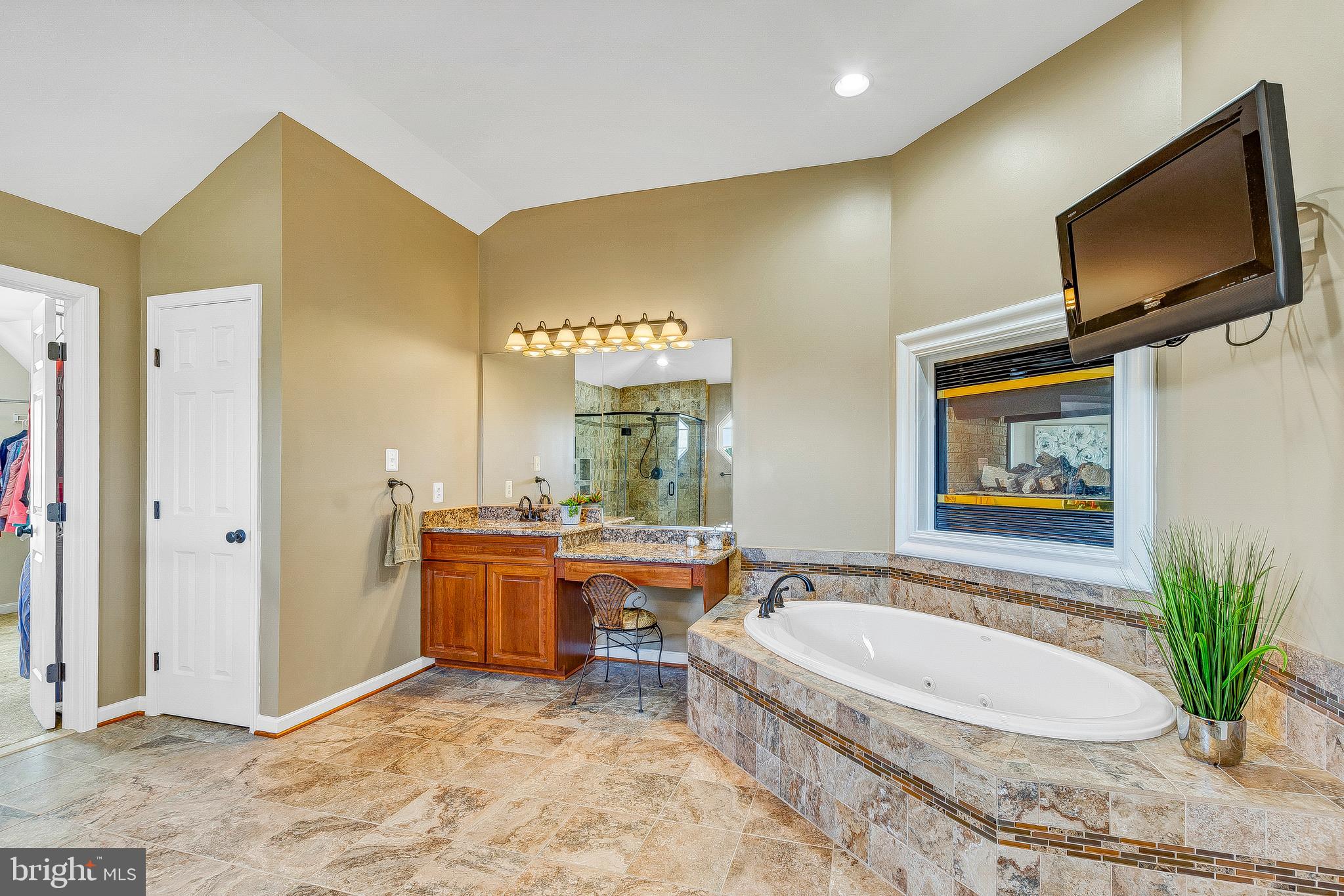 OAKWOOD MANOR - Residential