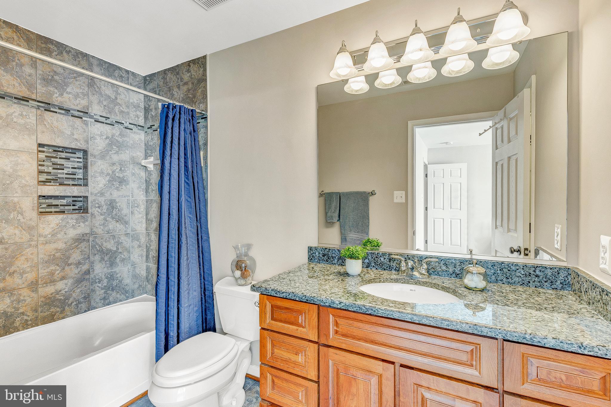 OAKWOOD MANOR - Residential