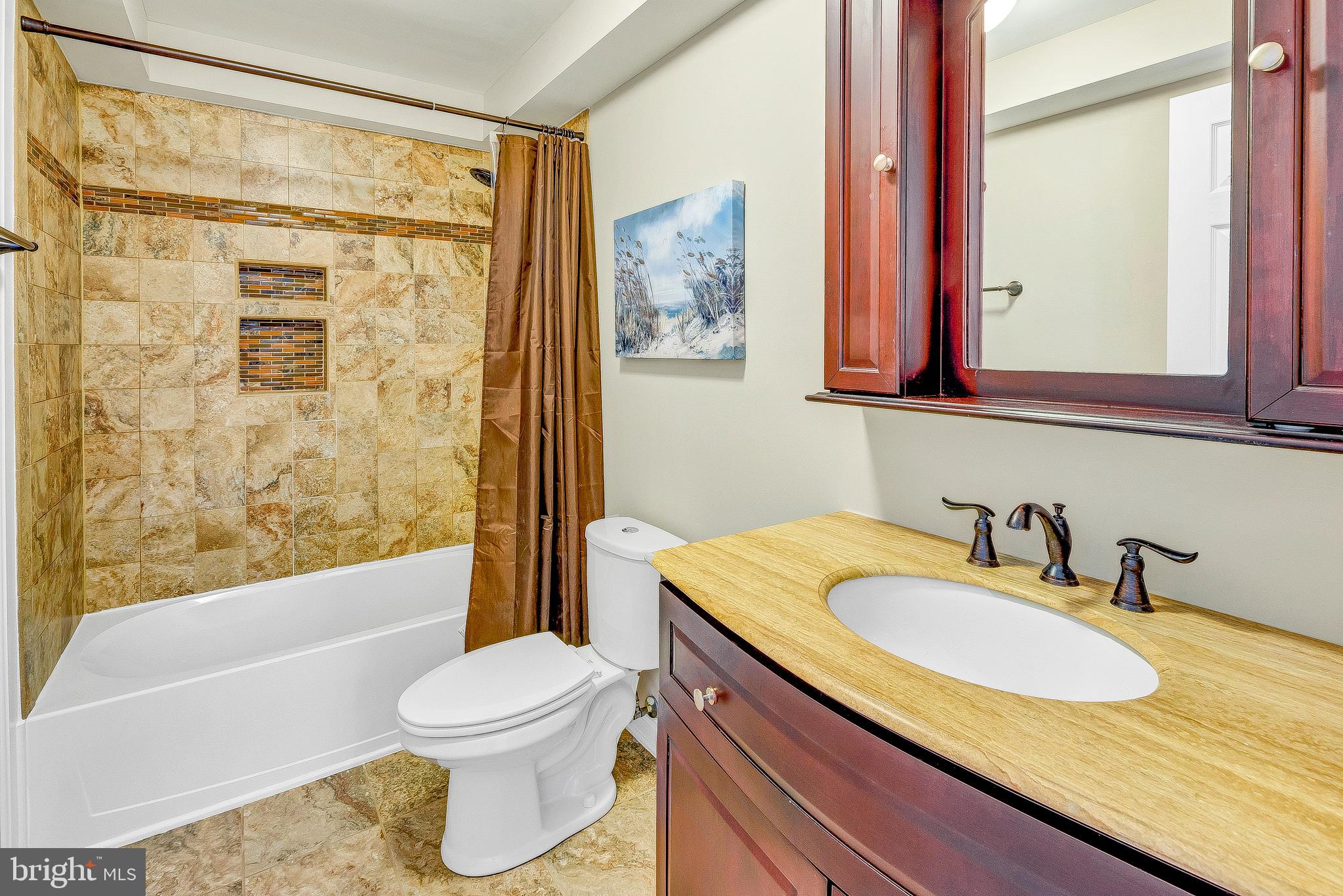 OAKWOOD MANOR - Residential