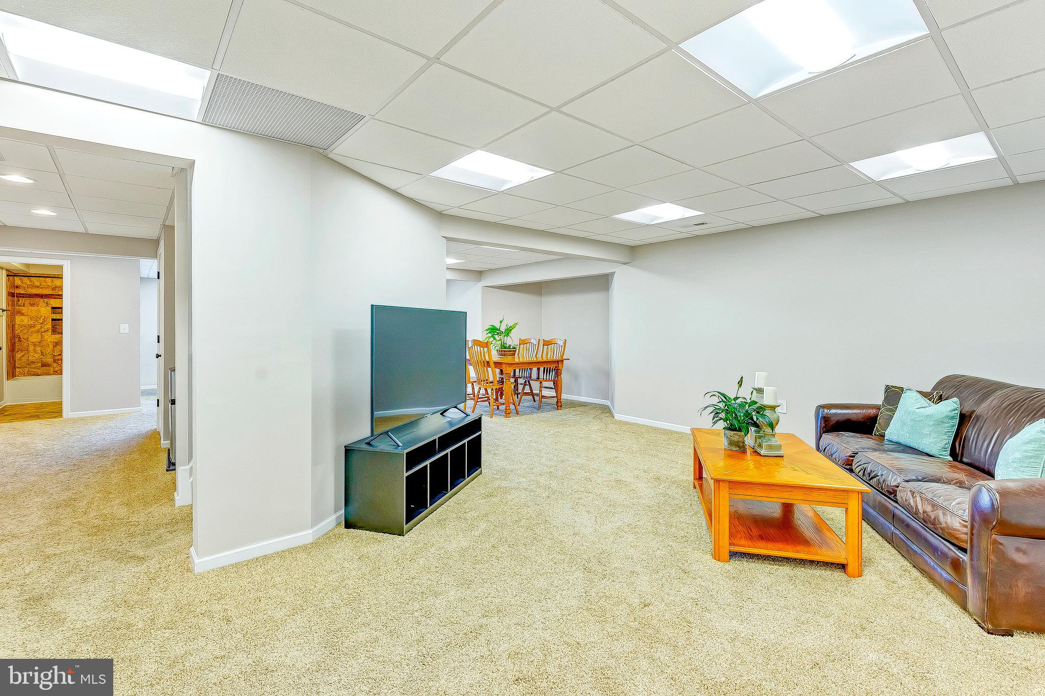 OAKWOOD MANOR - Residential