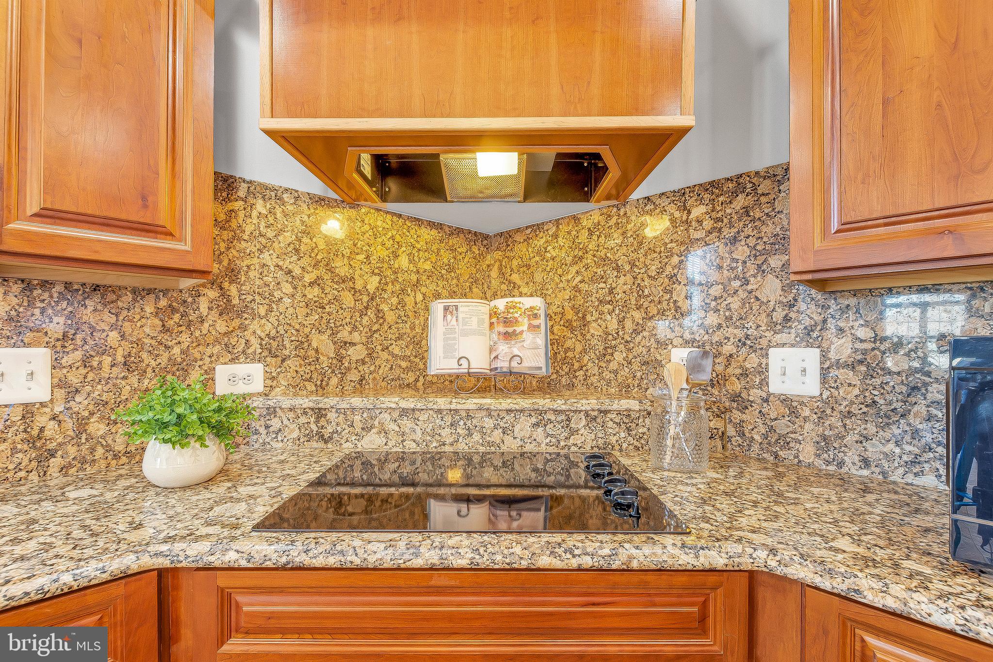 OAKWOOD MANOR - Residential