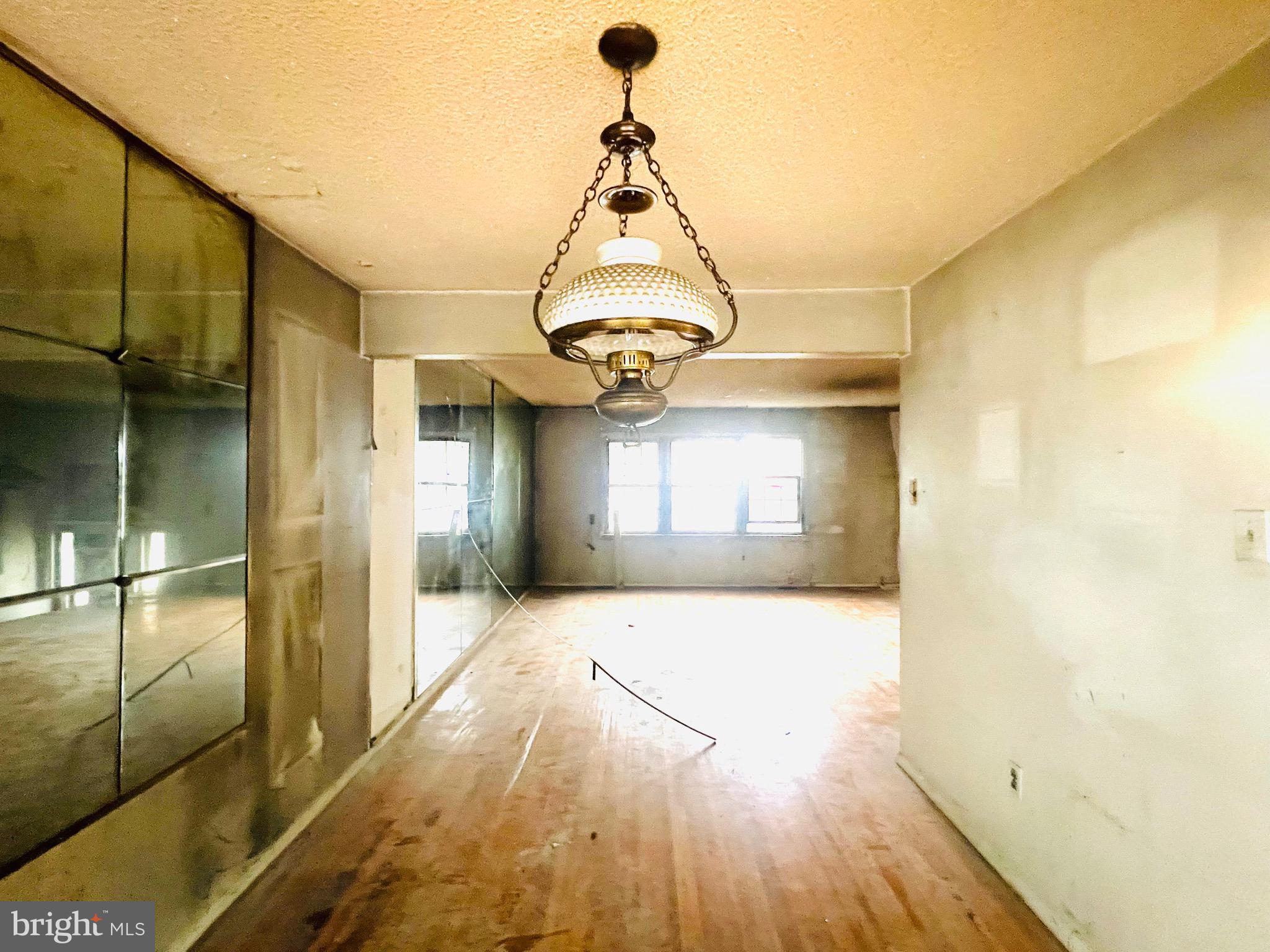 901 SUNSET DRIVE