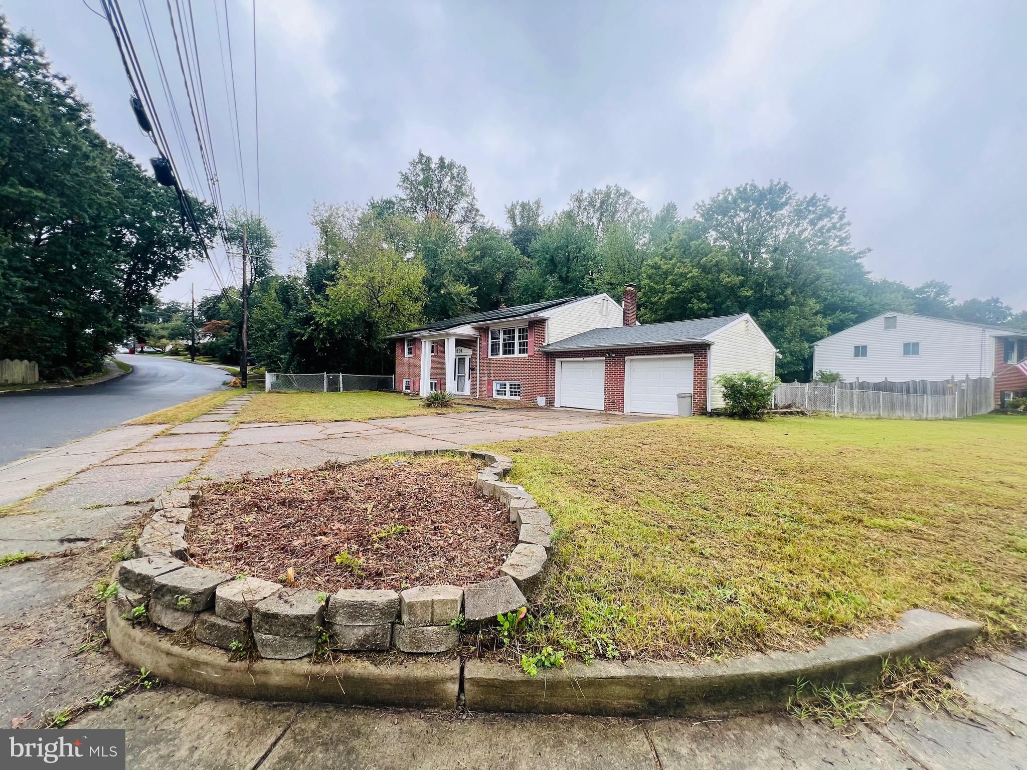 901 SUNSET DRIVE