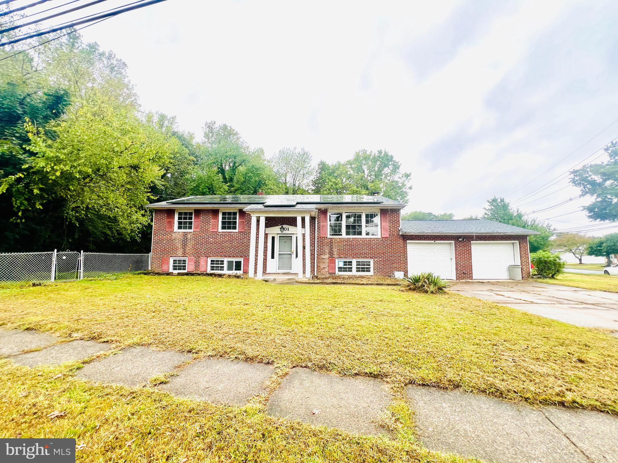 901 SUNSET DRIVE