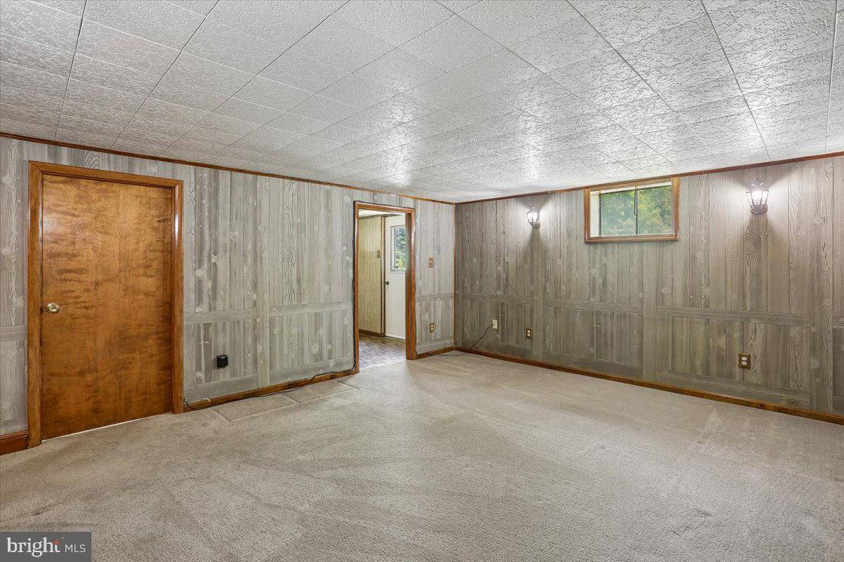 ROCK CREEK MANOR - Residential