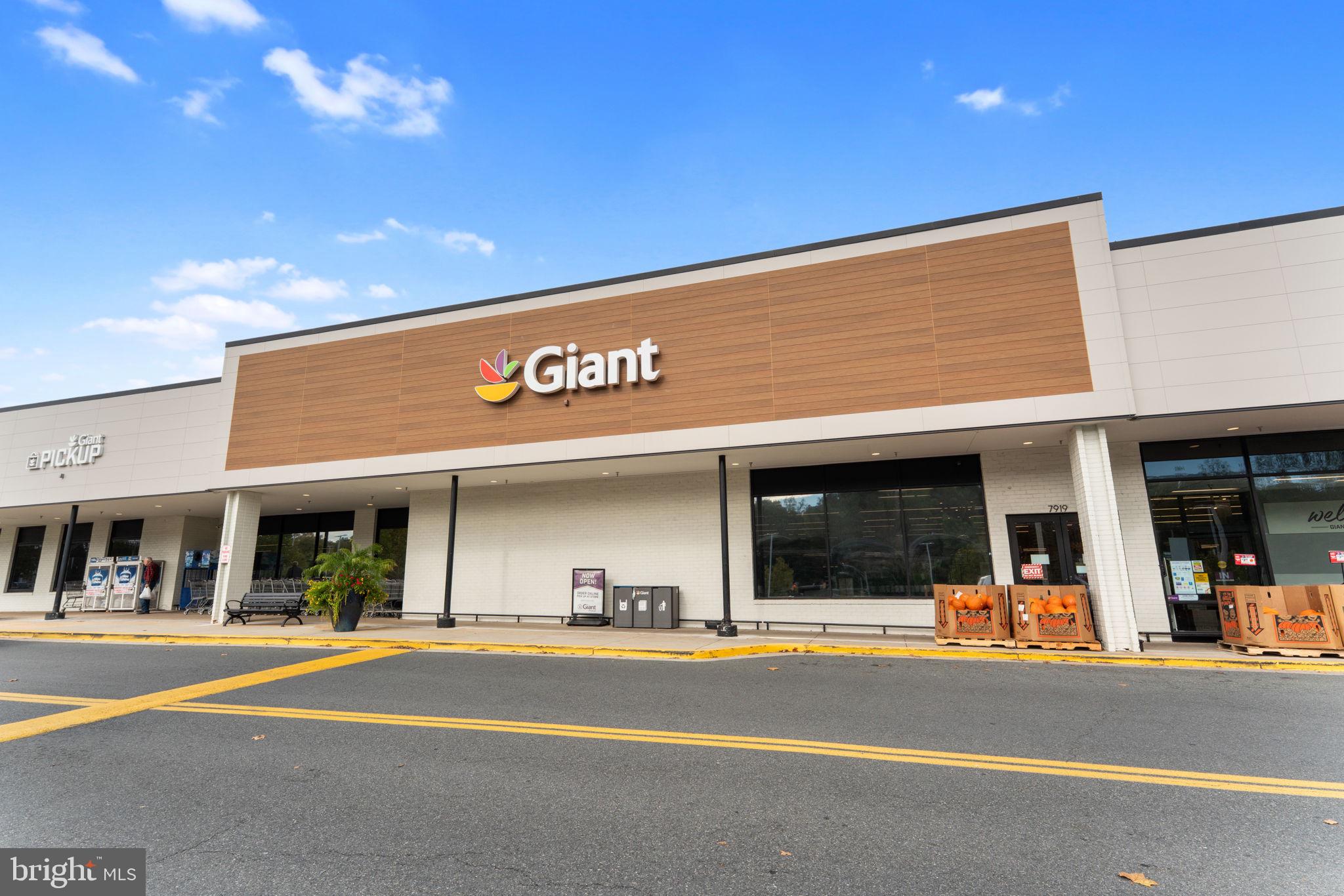 EAST GATE OF POTOMAC - Residential Lease