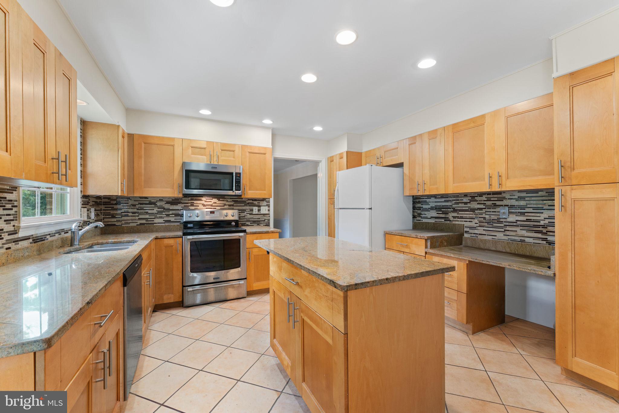 EAST GATE OF POTOMAC - Residential Lease