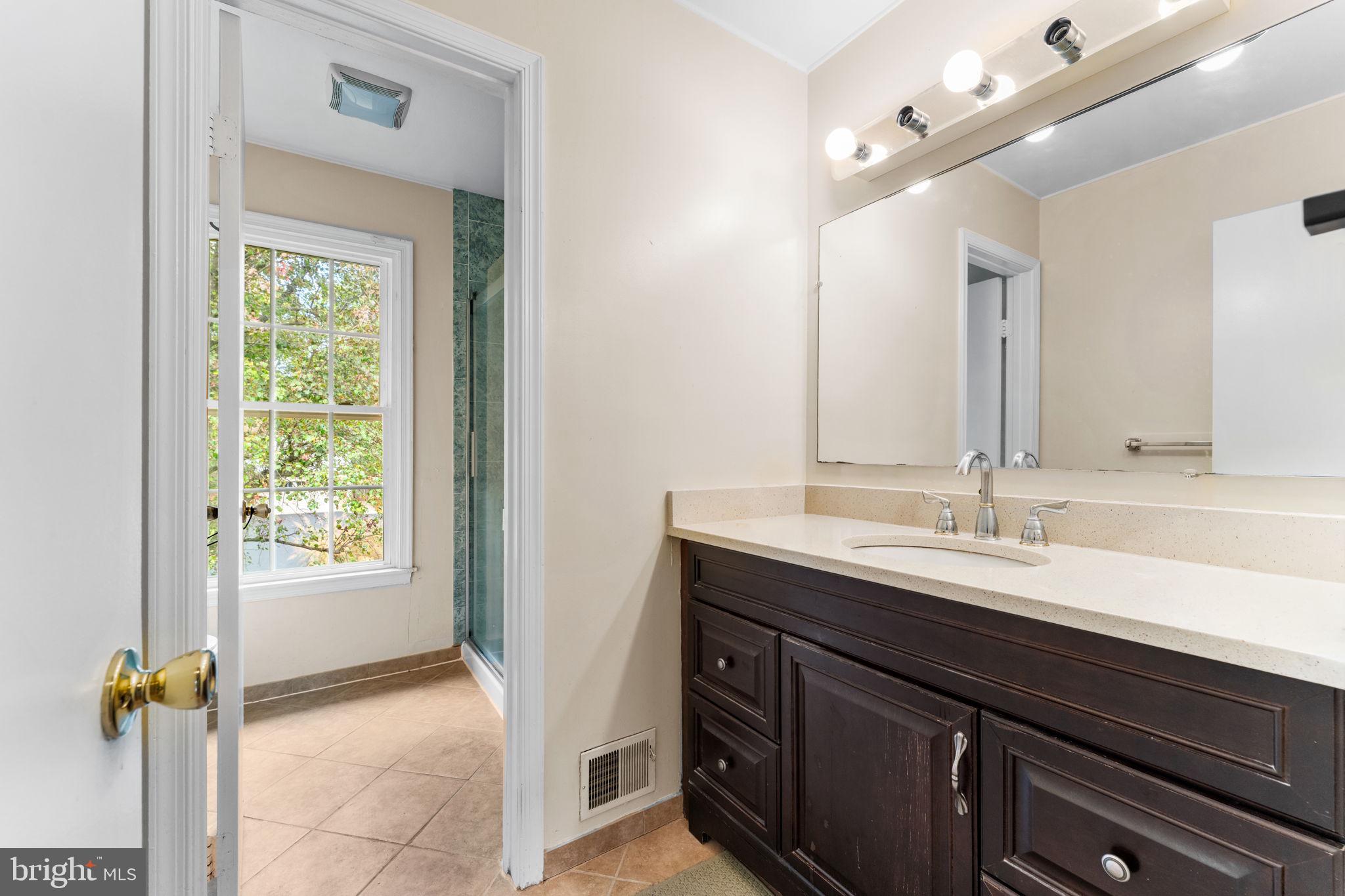 EAST GATE OF POTOMAC - Residential Lease