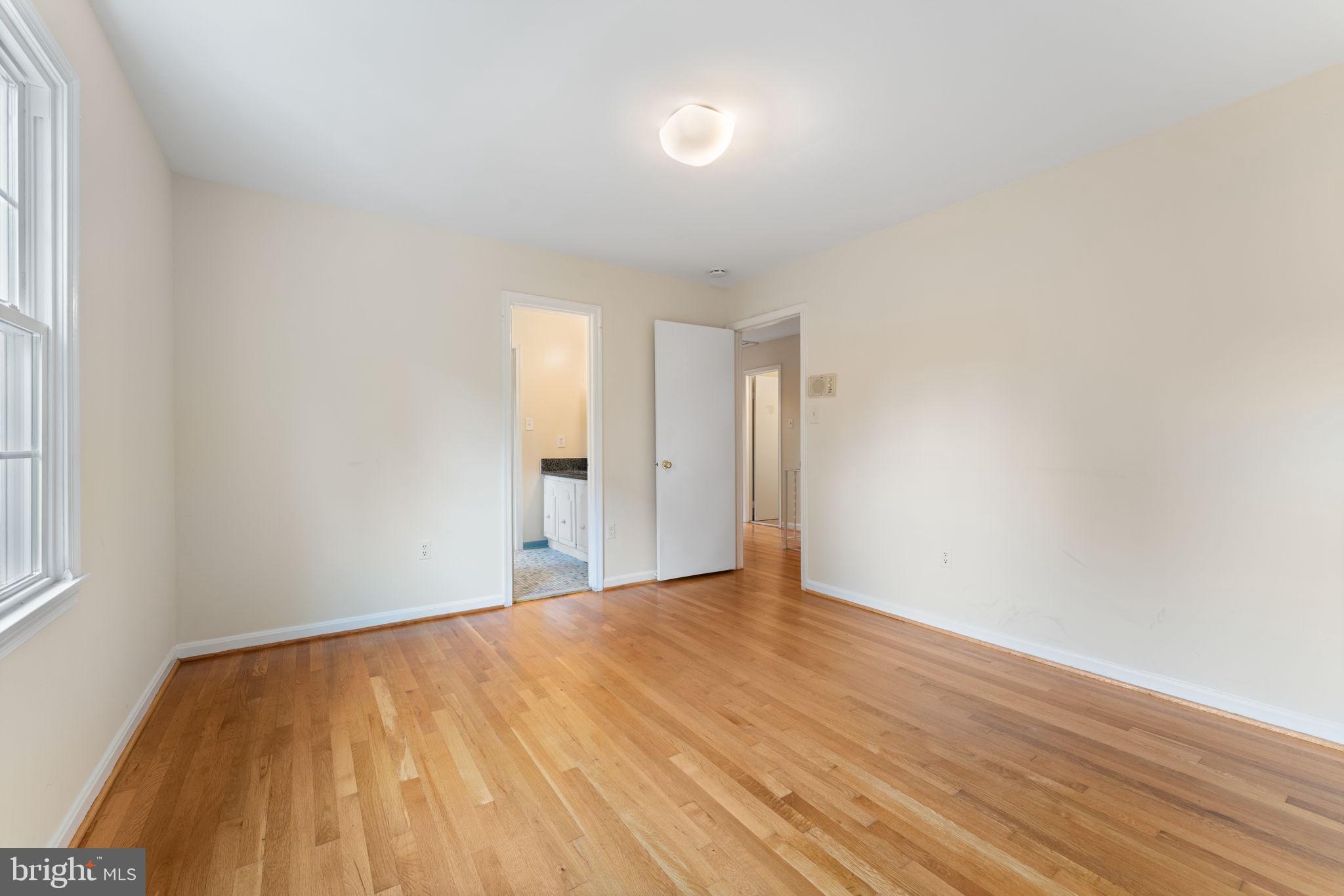 EAST GATE OF POTOMAC - Residential Lease