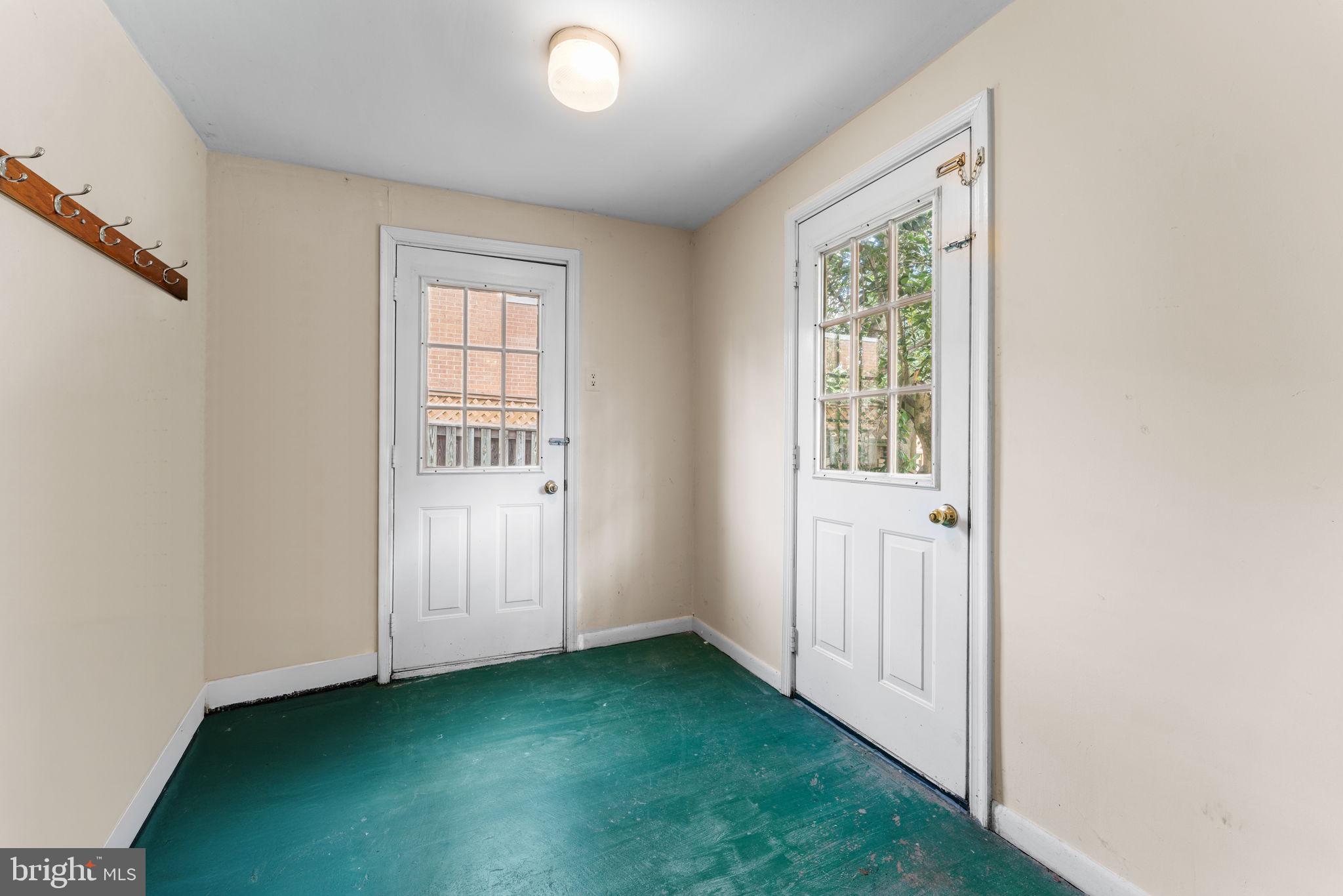 EAST GATE OF POTOMAC - Residential Lease