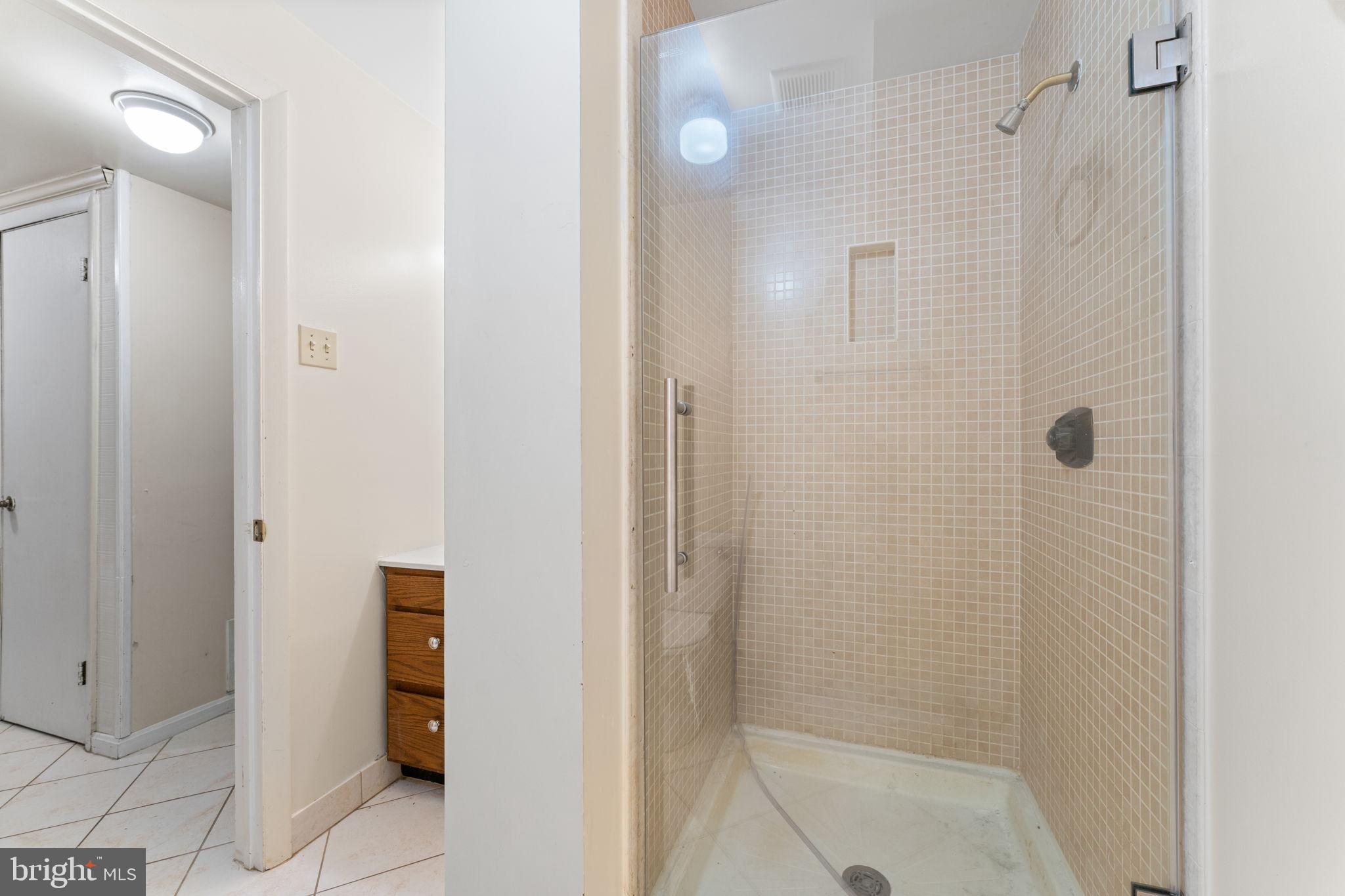 EAST GATE OF POTOMAC - Residential Lease