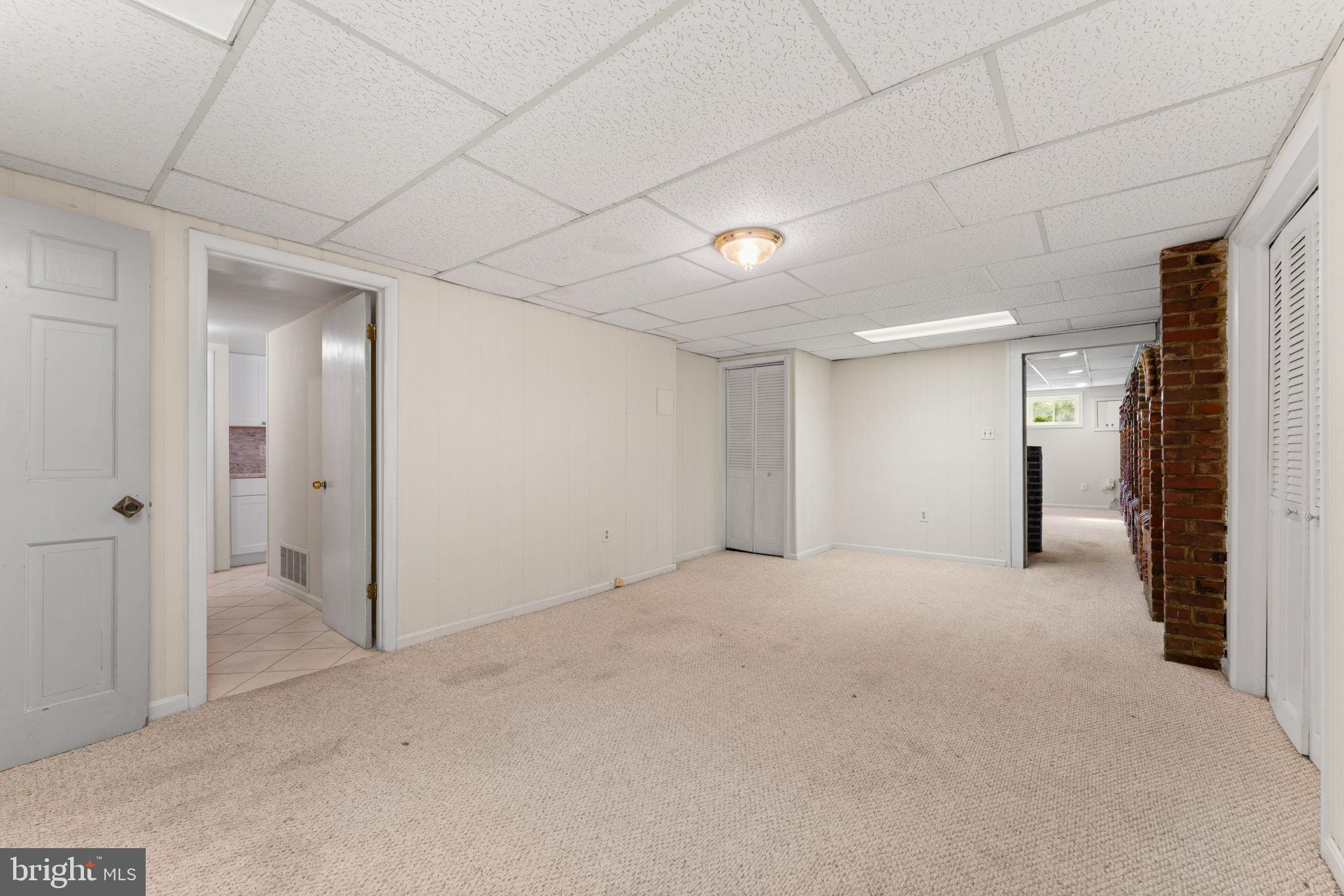 EAST GATE OF POTOMAC - Residential Lease