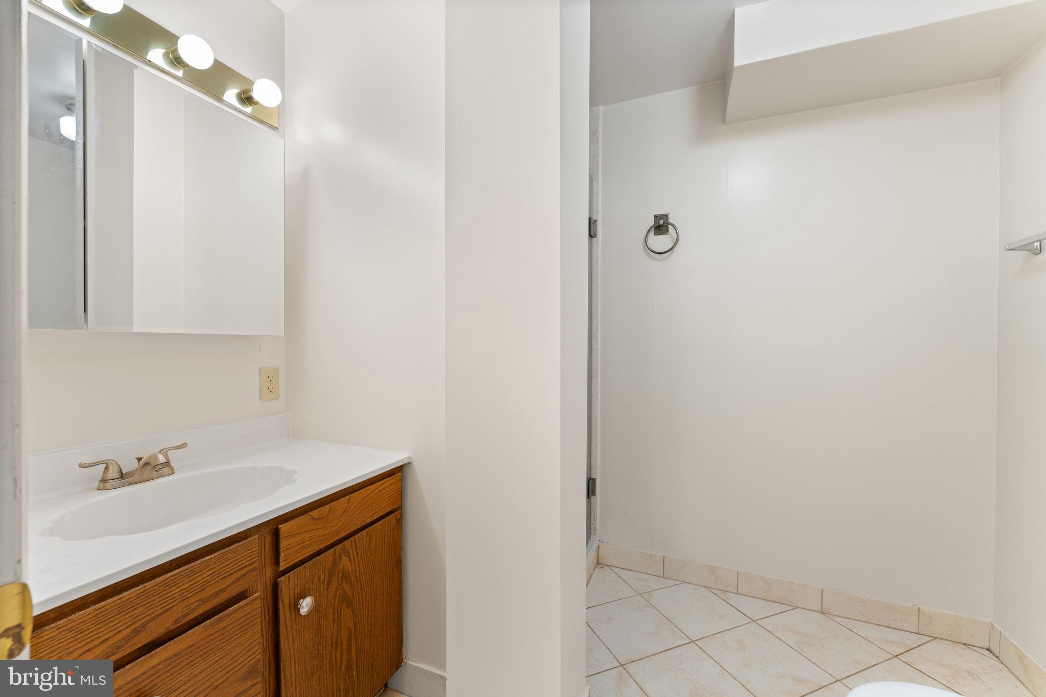 EAST GATE OF POTOMAC - Residential Lease