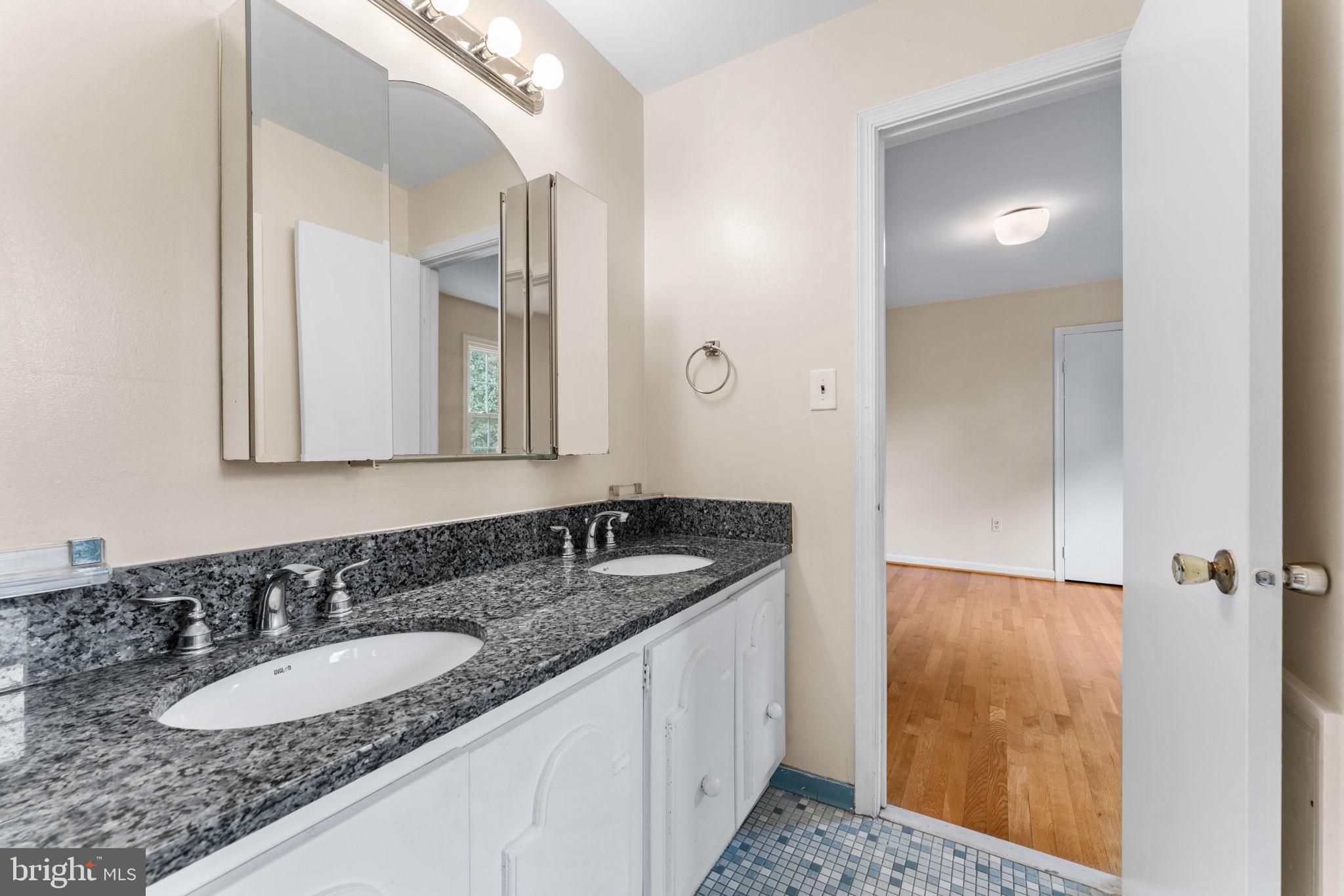 EAST GATE OF POTOMAC - Residential Lease