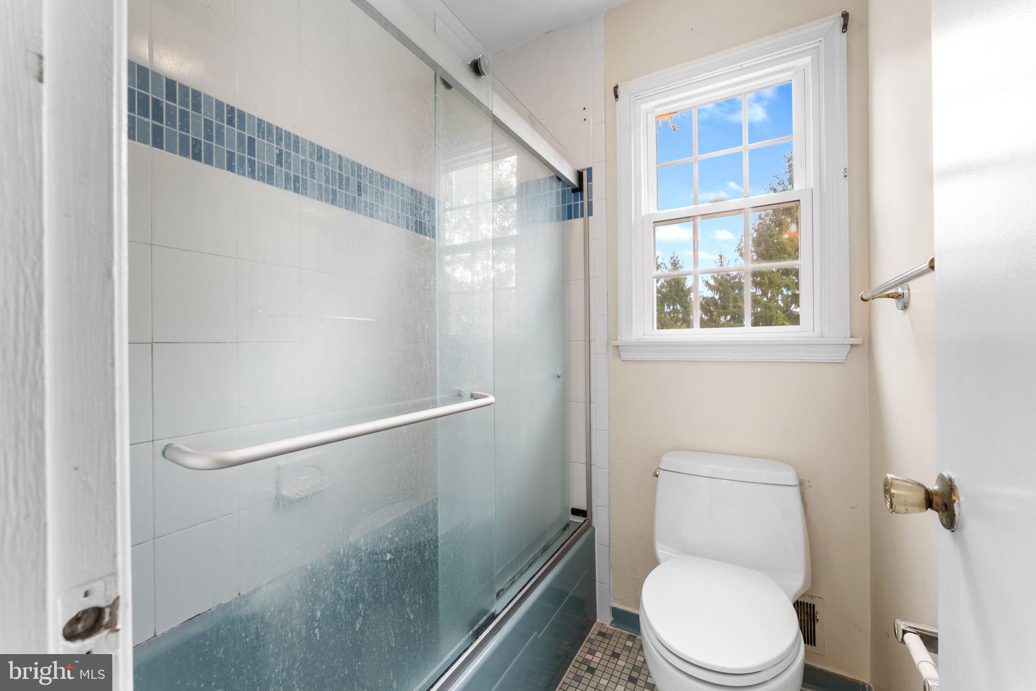 EAST GATE OF POTOMAC - Residential Lease