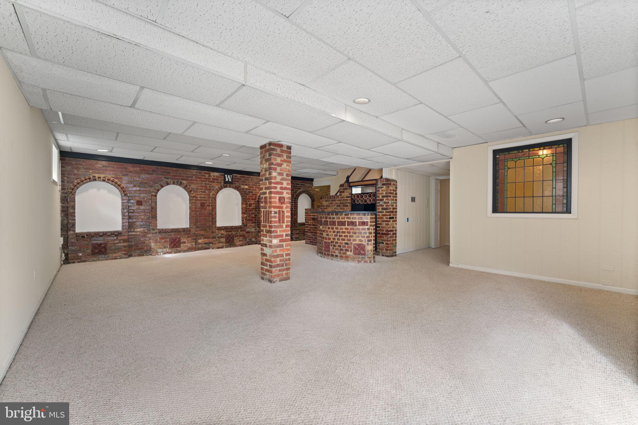 EAST GATE OF POTOMAC - Residential Lease