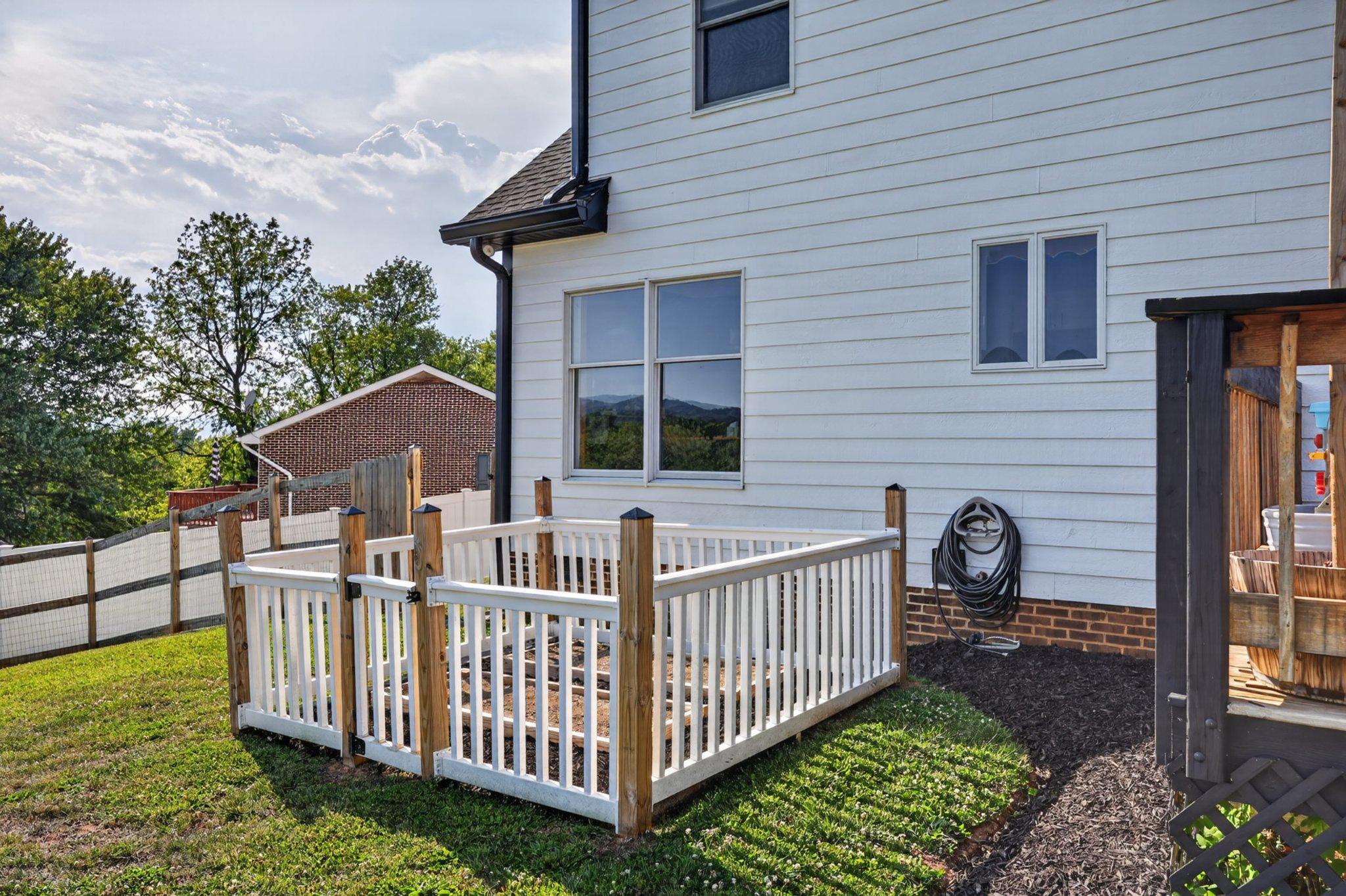 VAUGHT ESTATES - Residential