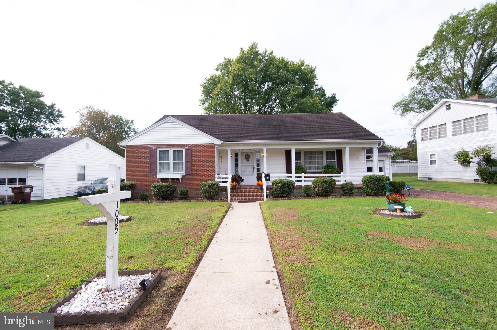 1005 WILLOWMERE LANE