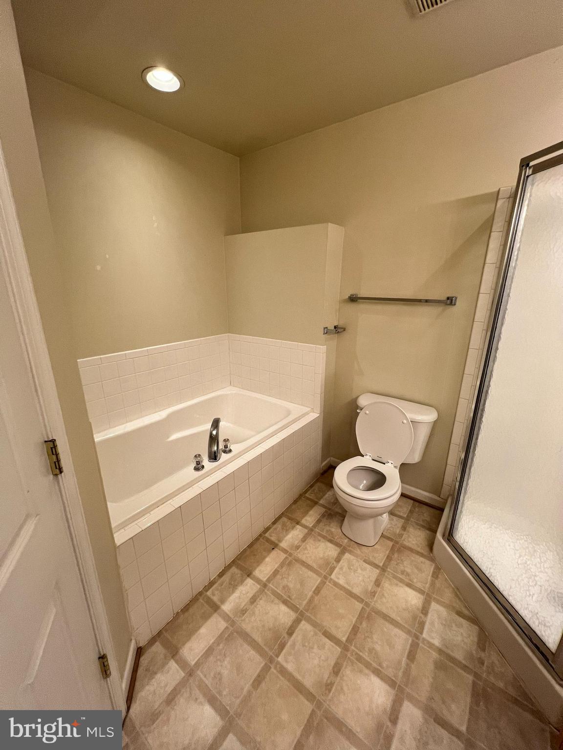 COUNTY GREEN - Residential