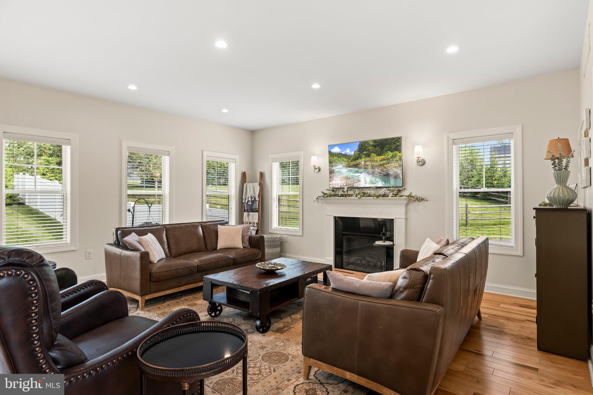 WHITPAIN WOODS - Residential