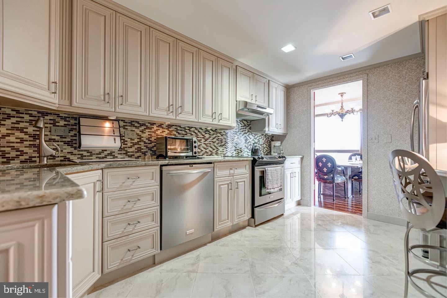 233 S 6TH STREET 1602L