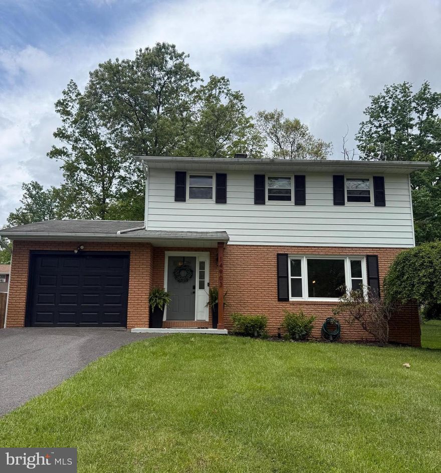 Welcome to 14903 Viewcrest Road, nestled near the end of a cul-de-sac! This charming 3-bedroom, 2.5-bathroom colonial offers a seamless blend of comfort and convenience. The open kitchen and dining area provides easy access to the rear patio, leading to a private, fully fenced in backyard - perfect for relaxing and entertaining. Enjoy the classic layout featuring spacious living areas throughout, the stainless steel appliances, a partially finished basement with laundry room, the attached one-car garage. Take advantage of the community pool, just in time for summer! Priced to sell, don't miss out on this opportunity. Call today to schedule your private tour.