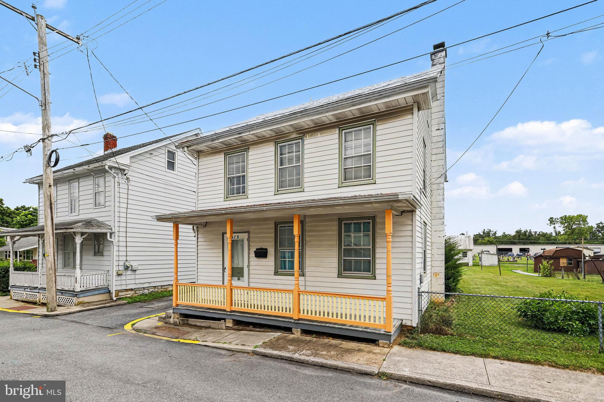 428 W QUEEN STREET