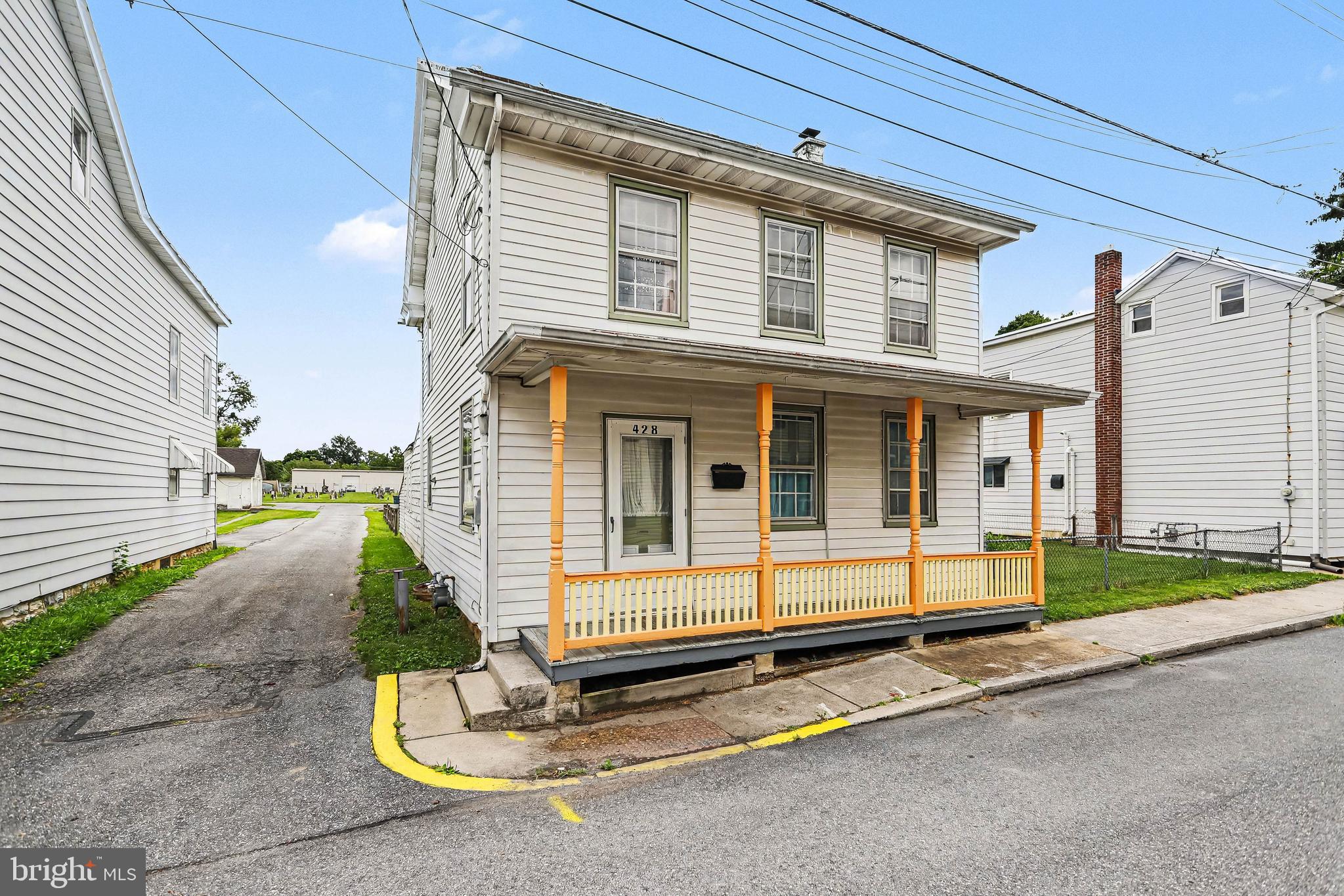 428 W QUEEN STREET