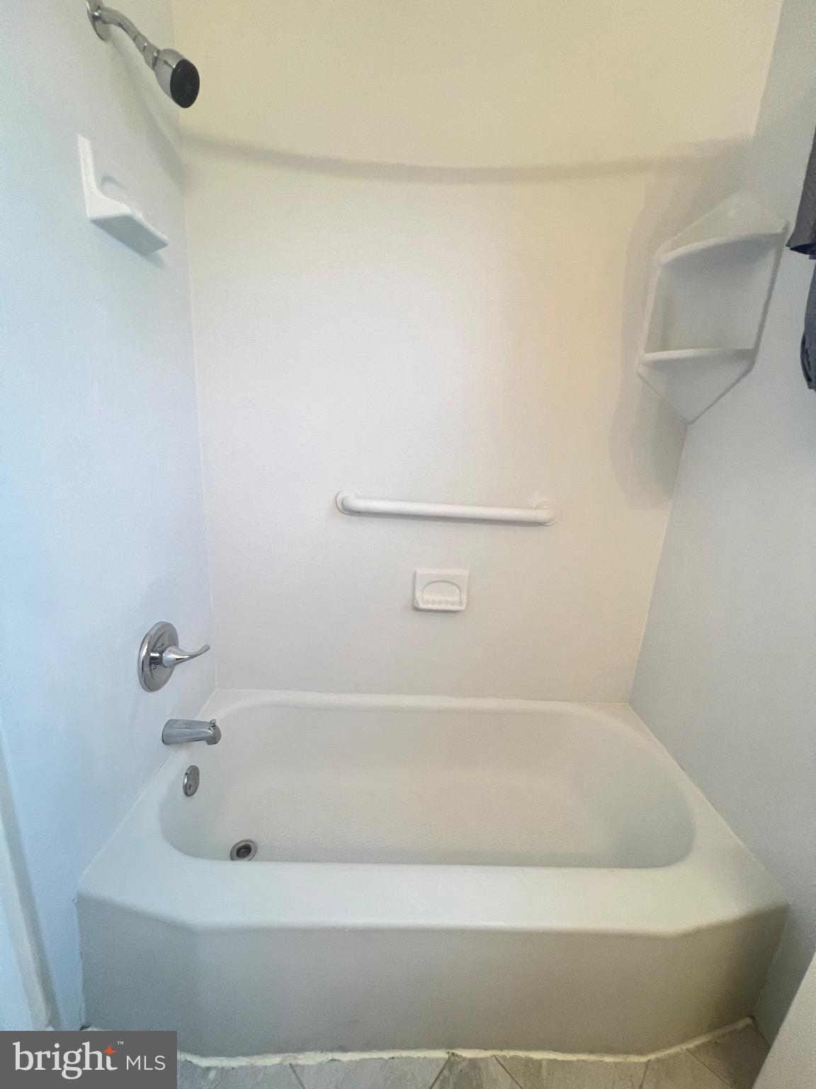 VILLAGE GREEN - Residential Lease