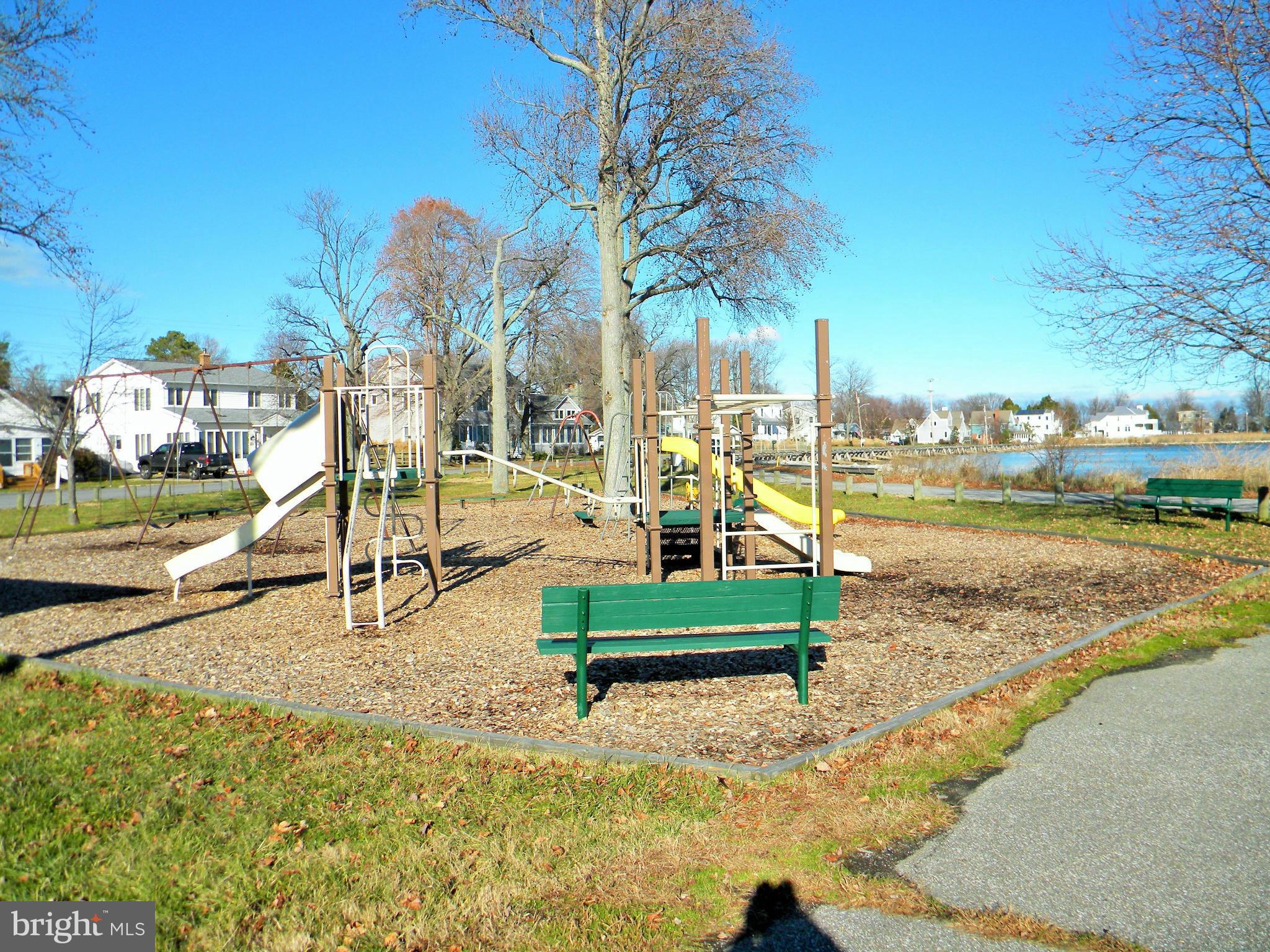 FRANKLIN MANOR BEACH - Residential