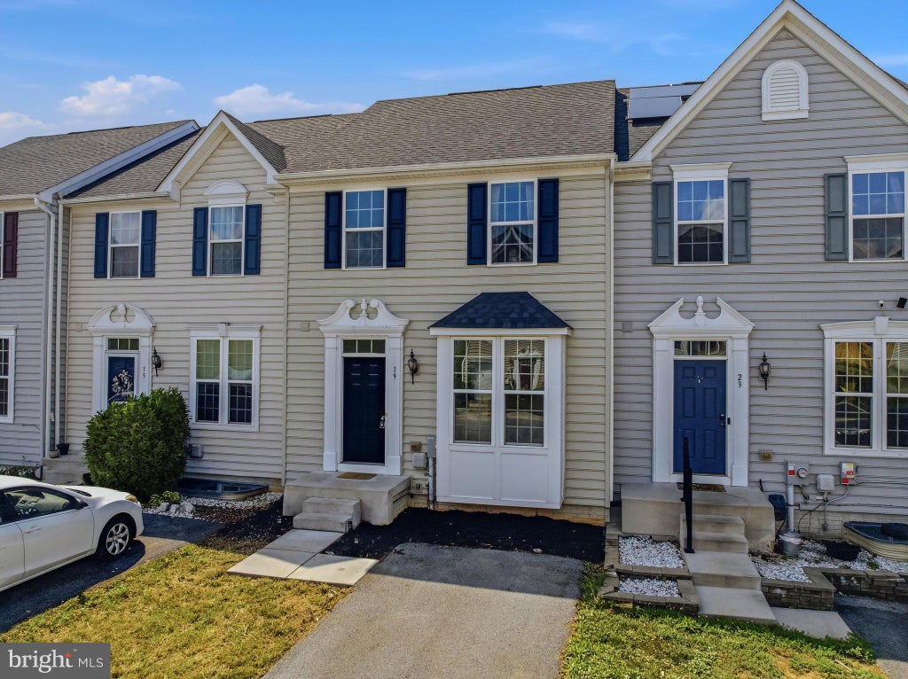 Photo of 19 Ontario Drive, FALLING WATERS, WV 25419 (MLS # WVBE2052378)