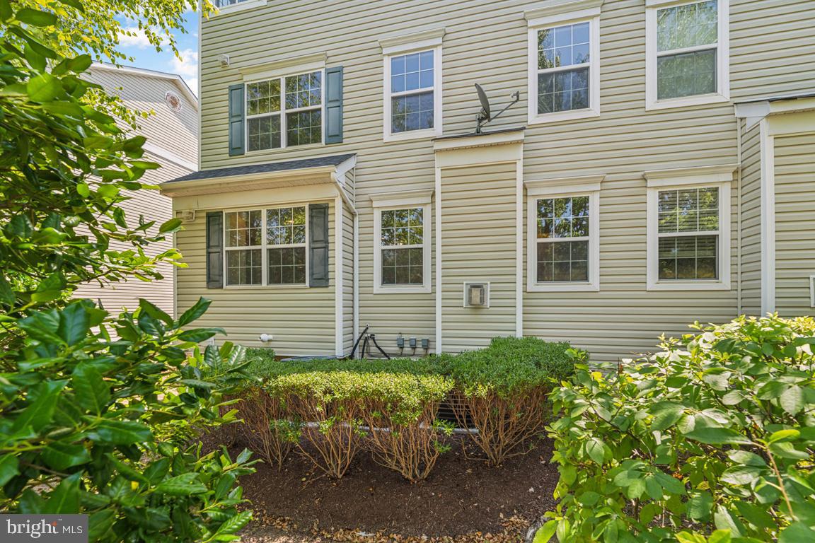 RUSSETT - Residential