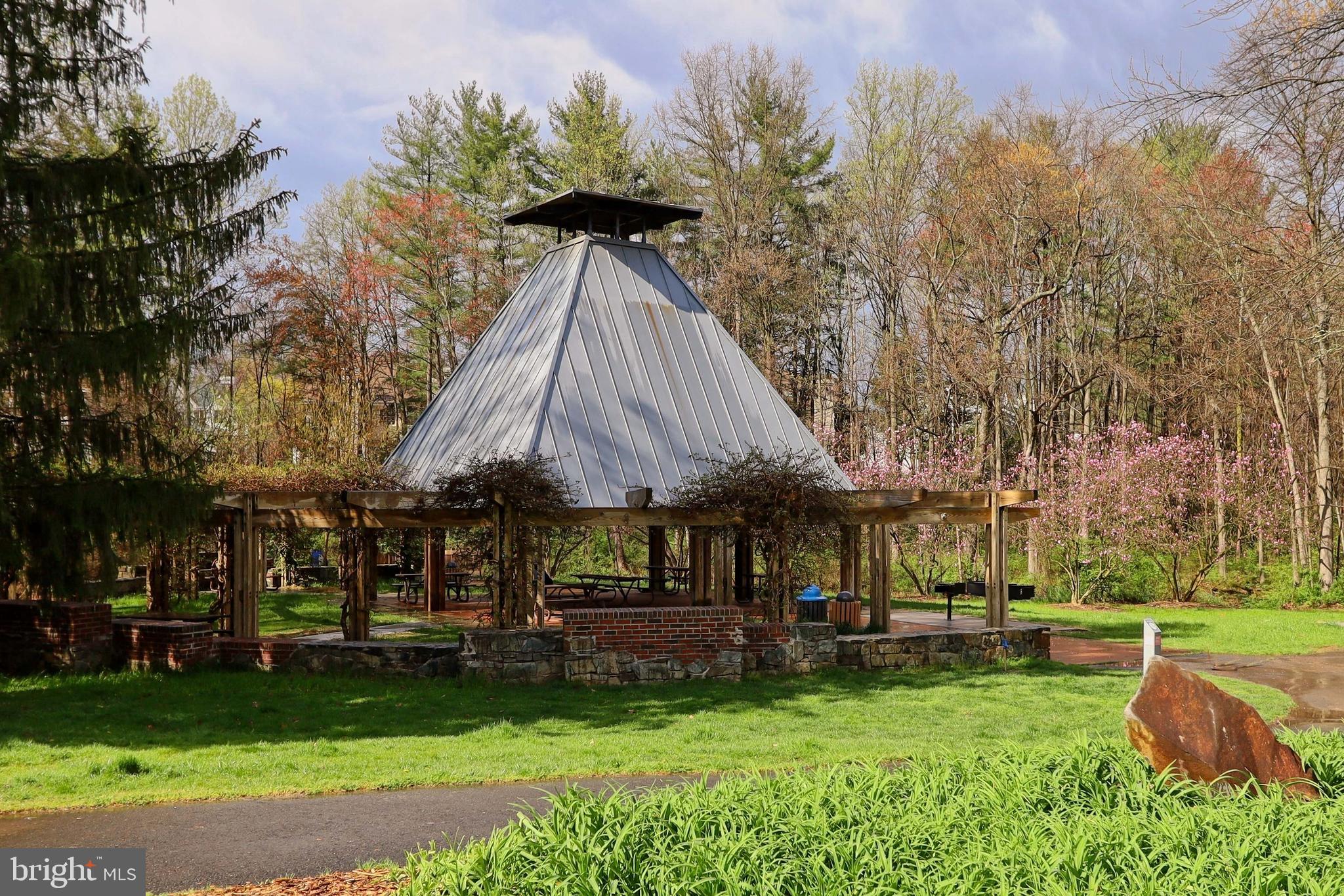 RESTON - Residential