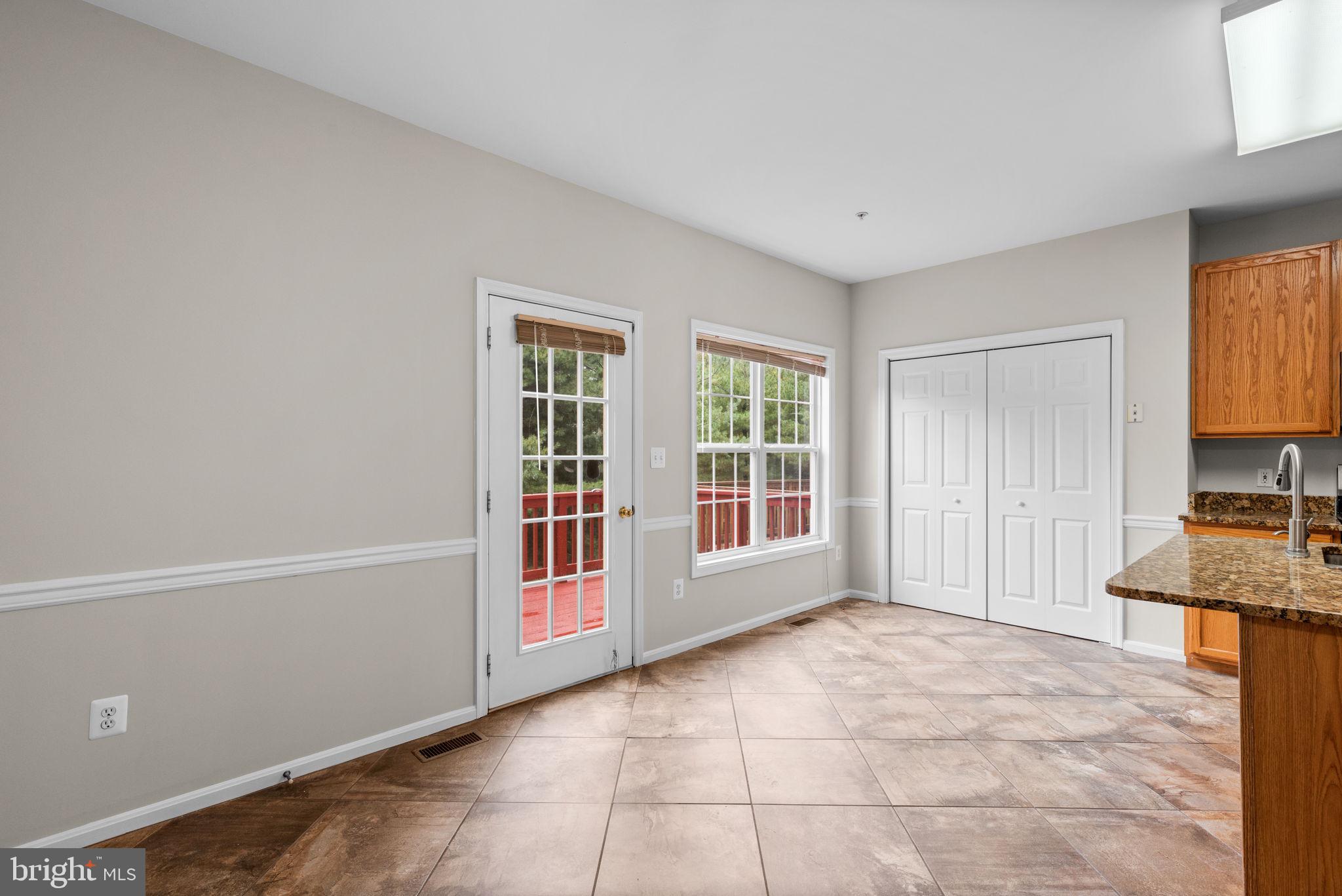 EMERALD KNOLLS - Residential