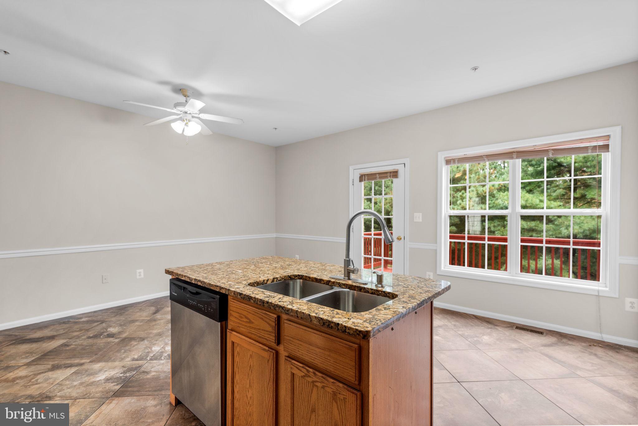 EMERALD KNOLLS - Residential