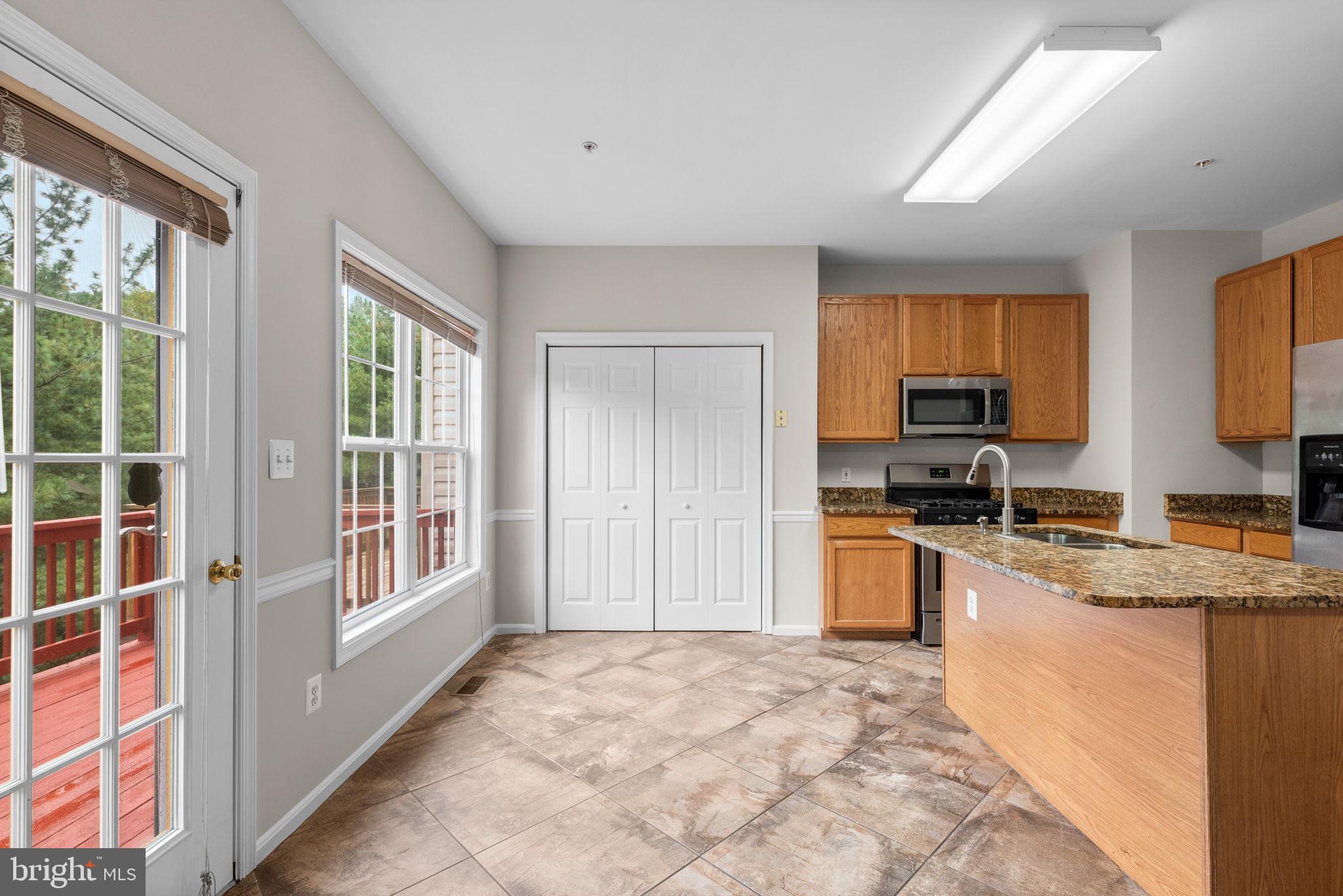 EMERALD KNOLLS - Residential