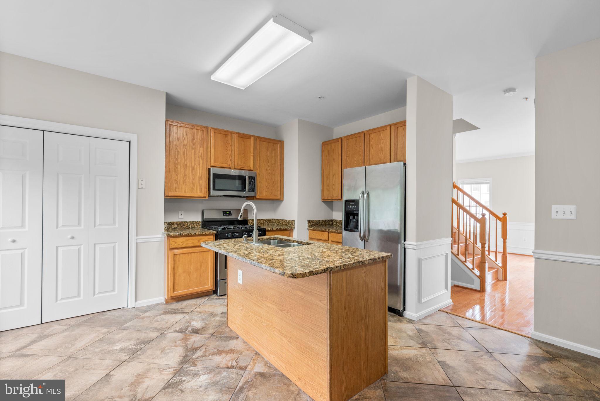 EMERALD KNOLLS - Residential