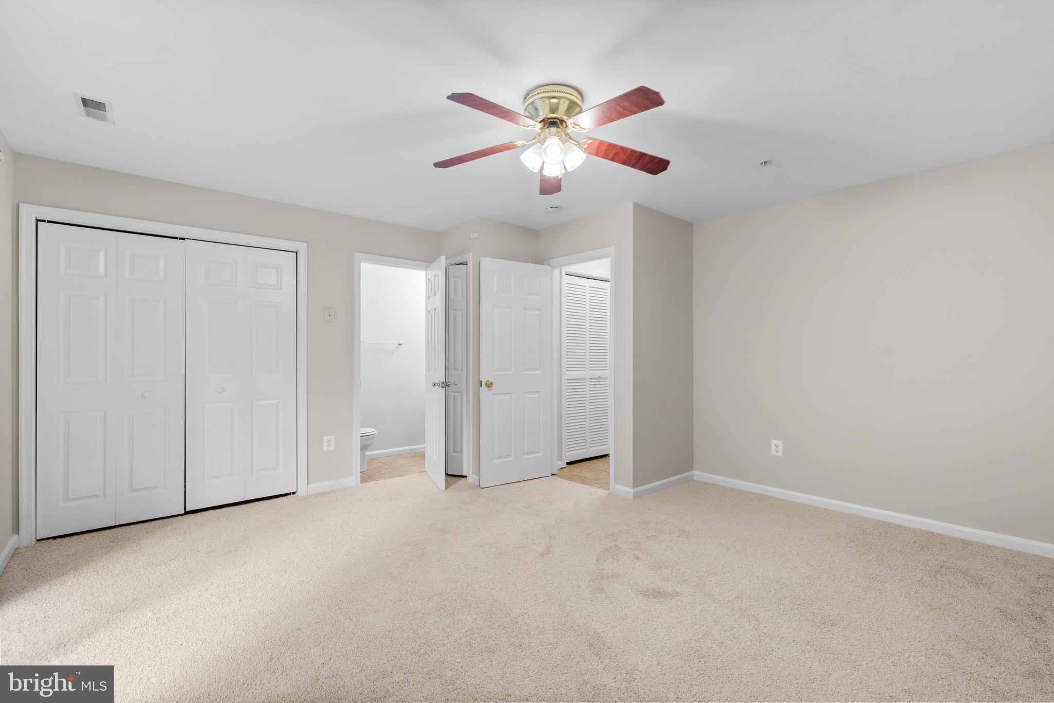 EMERALD KNOLLS - Residential