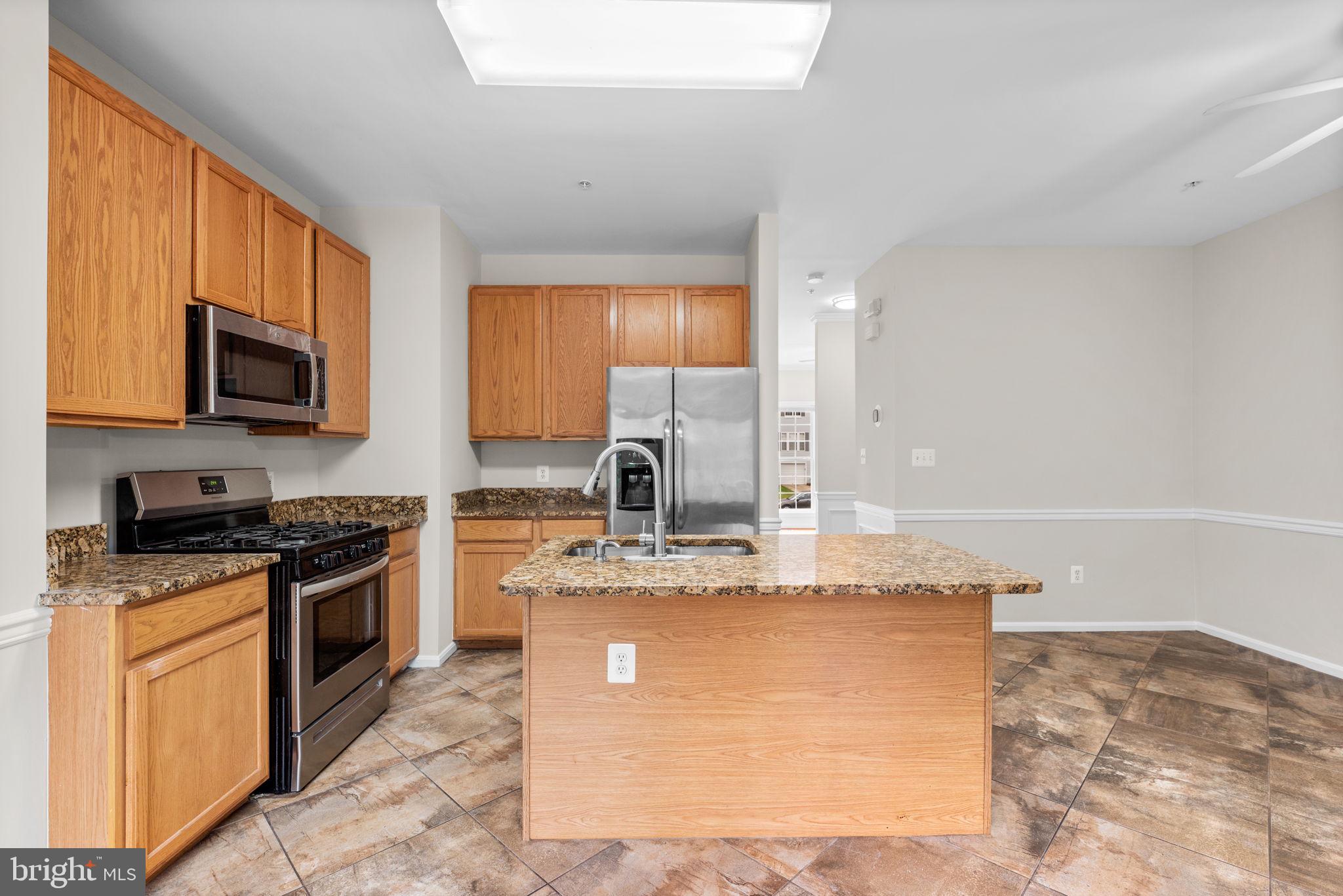 EMERALD KNOLLS - Residential