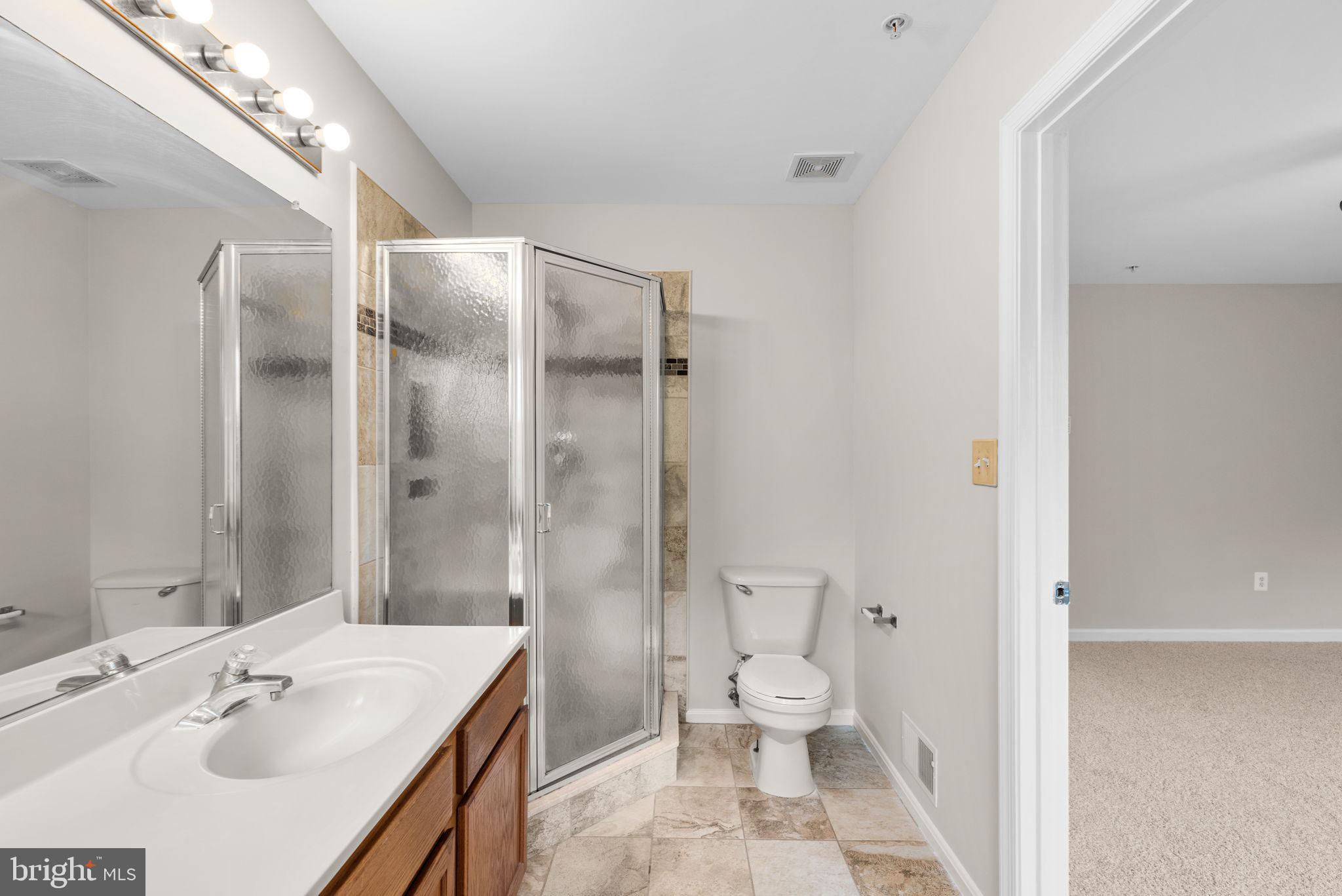 EMERALD KNOLLS - Residential