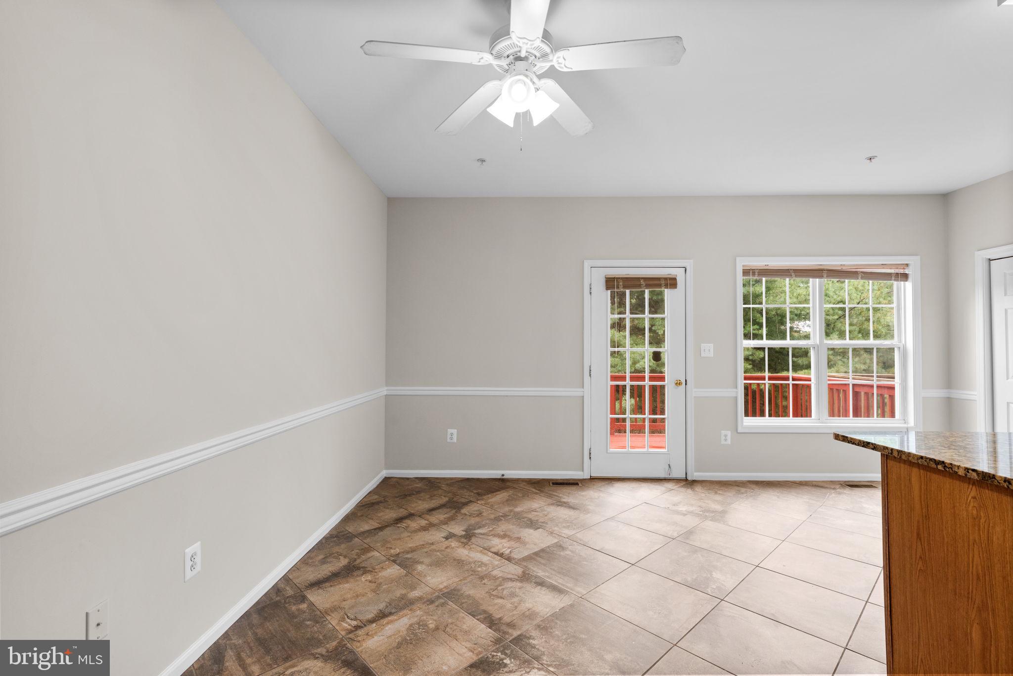 EMERALD KNOLLS - Residential