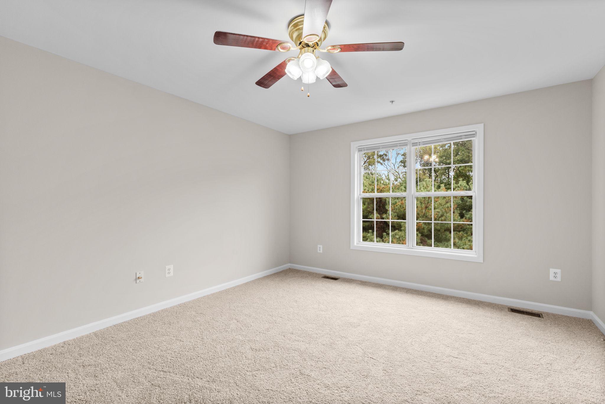 EMERALD KNOLLS - Residential